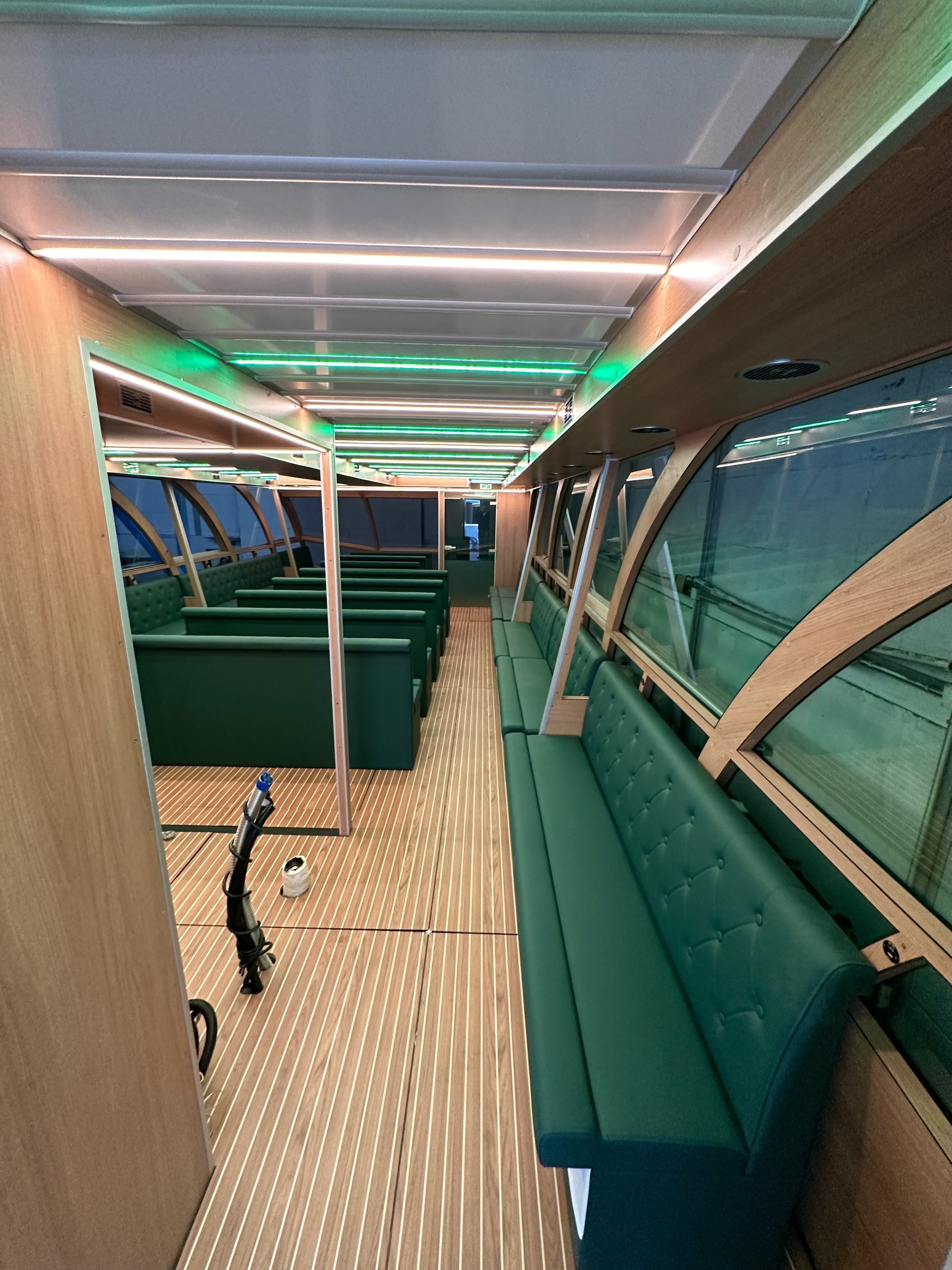 foto: 25 Holiday Boat Sundeck 57 Passenger Catamaran