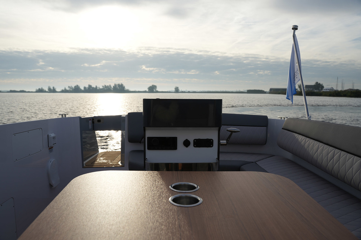 foto: 32 Alfastreet Marine 21 Open Electric