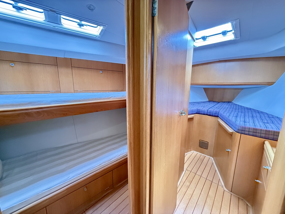 foto: 25 Oyster 45 Deck Saloon