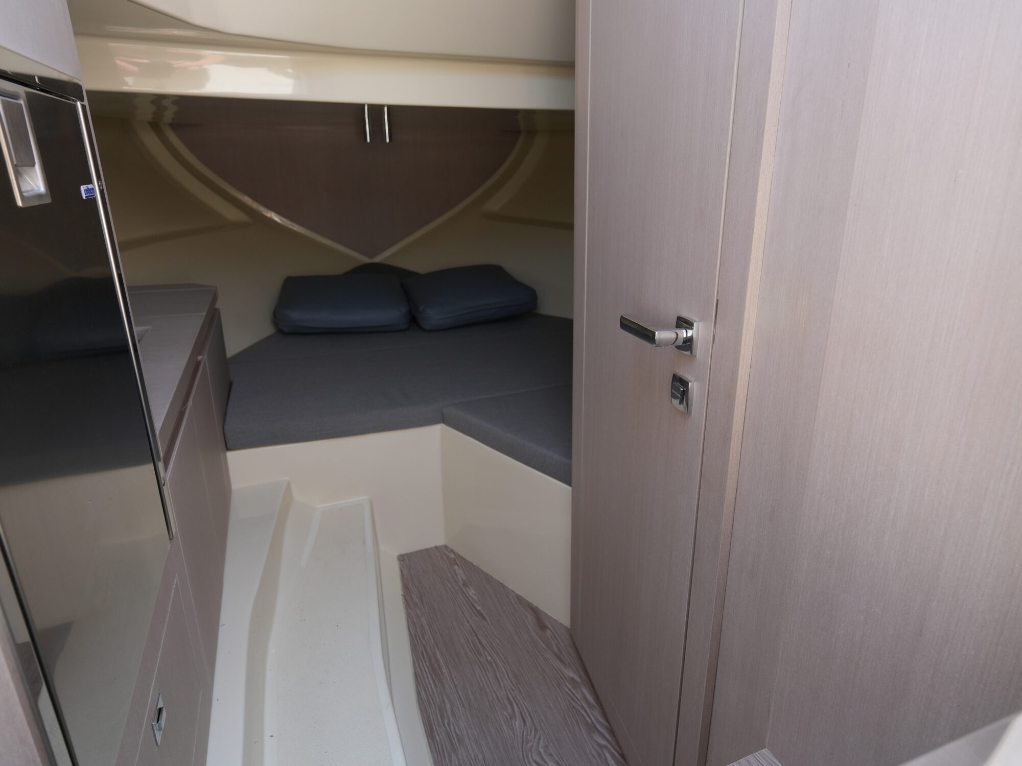 foto: 46 Invictus Invictus 270 CX