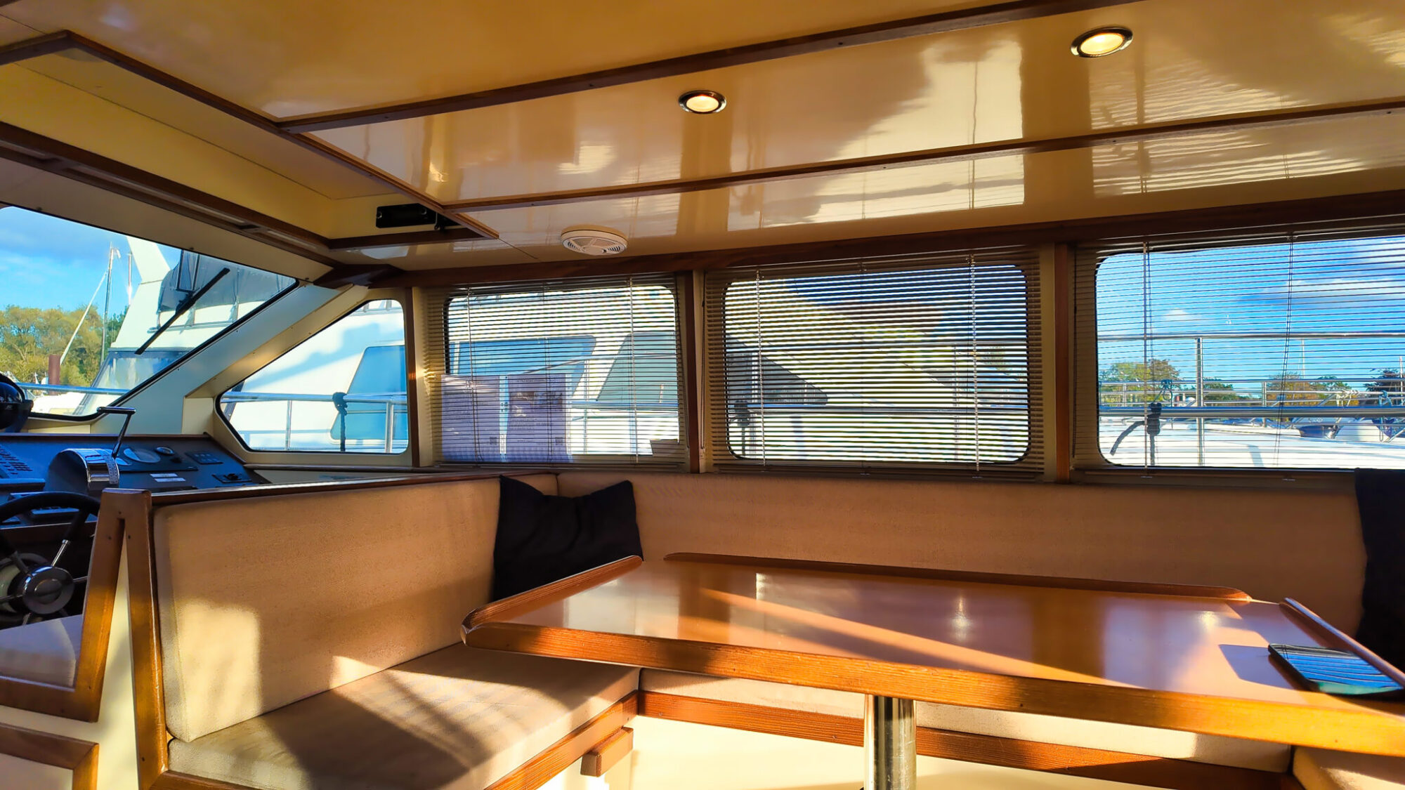 foto: 25 Bruce Roberts Bruce Roberts Euro 12.00 Flybridge