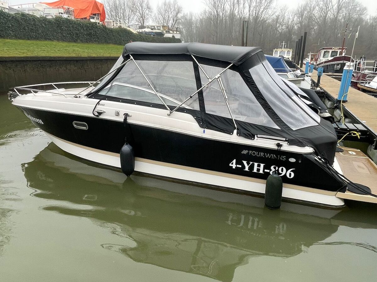 foto: 12 Four Winns 265 S