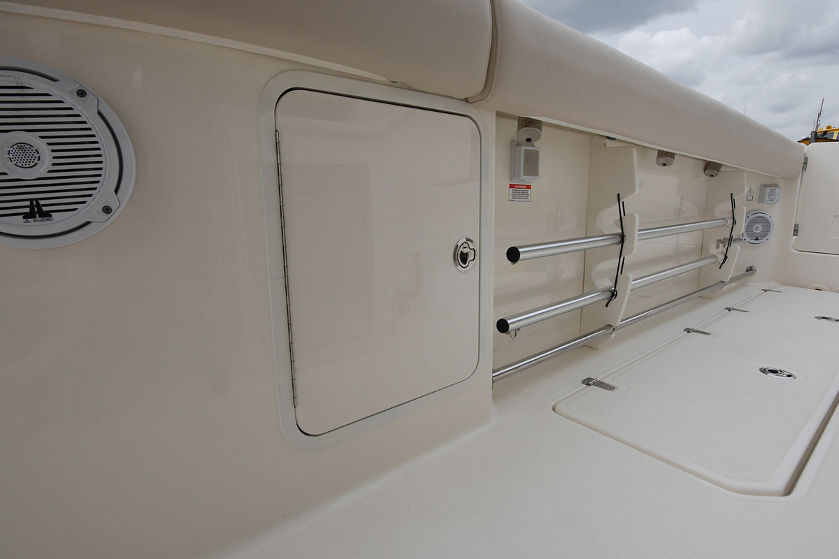 foto: 43 Boston Whaler 330 Outrage
