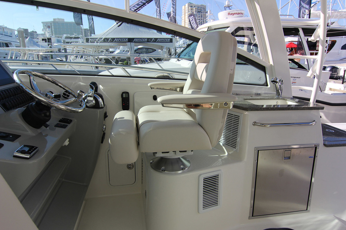 foto: 11 Boston Whaler 345 Conquest