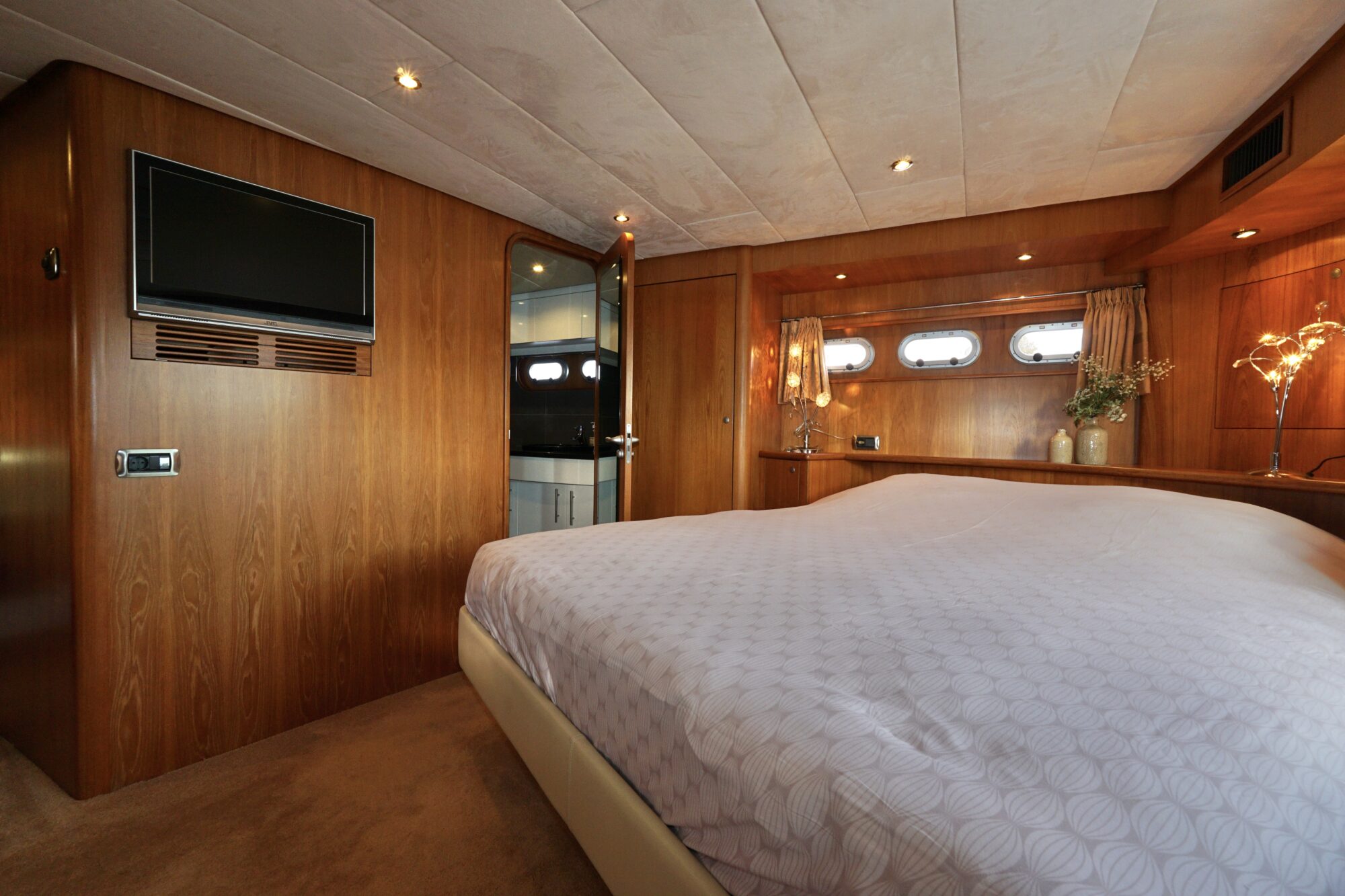 foto: 54 Van den Hoven Van den Hoven Exclusive 18.00 VS