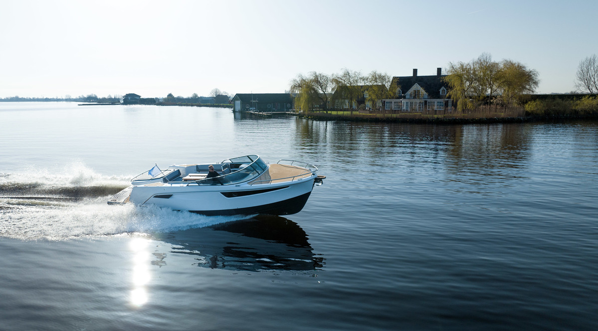 foto: 47 Alfastreet Marine 28 Cabin - Inboard Series