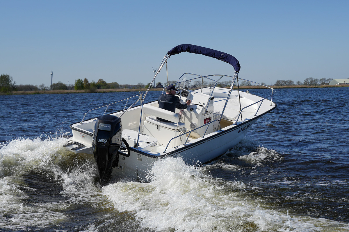 foto: 27 Boston Whaler 190 Montauk