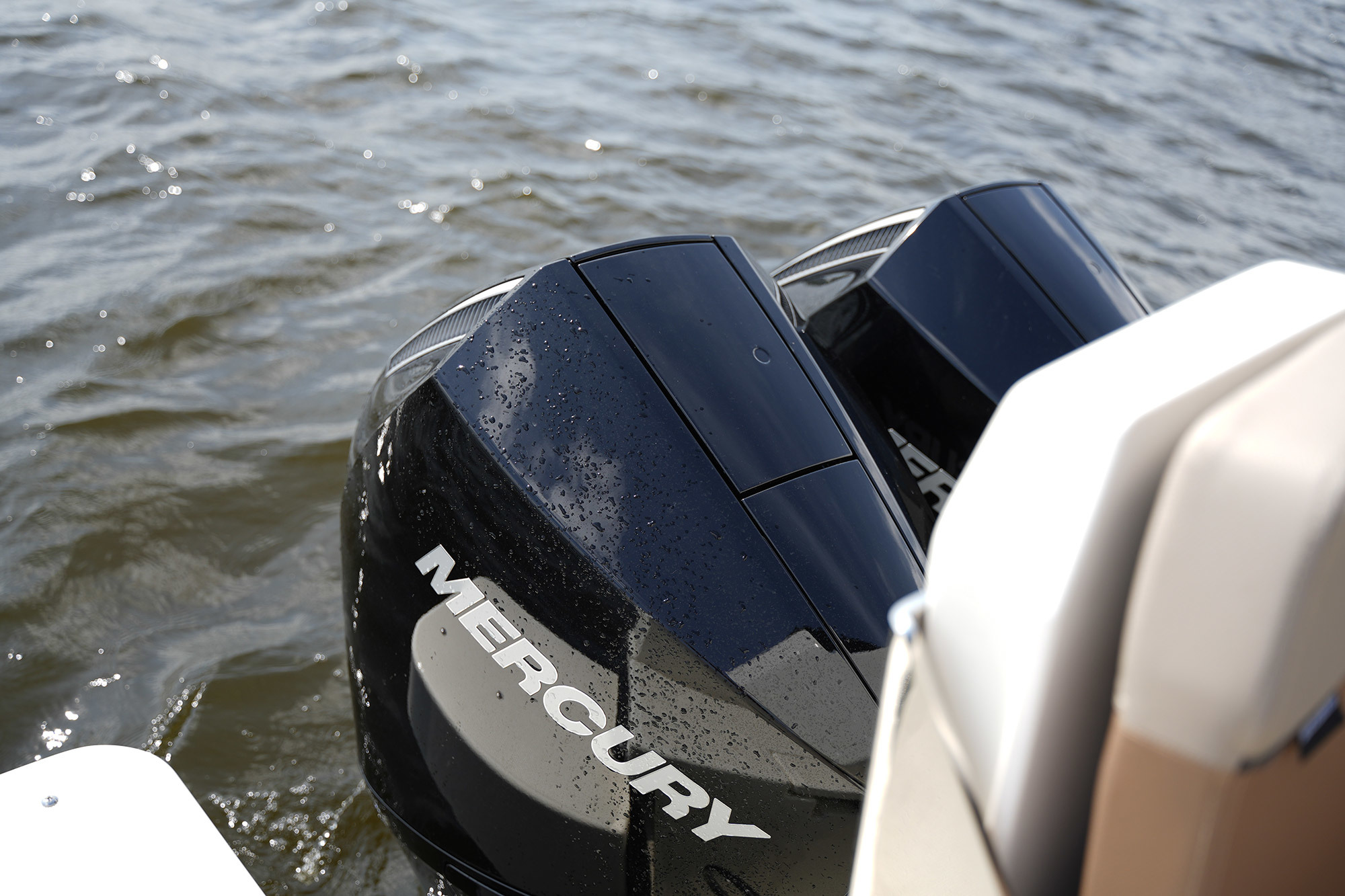 foto: 40 Quicksilver Activ 905 Weekend Outboard