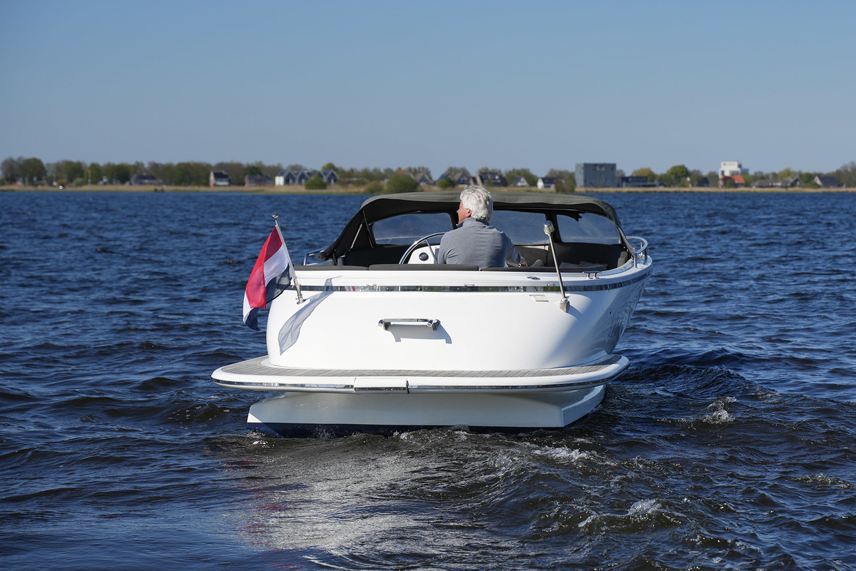 foto: 23 Riviera 24