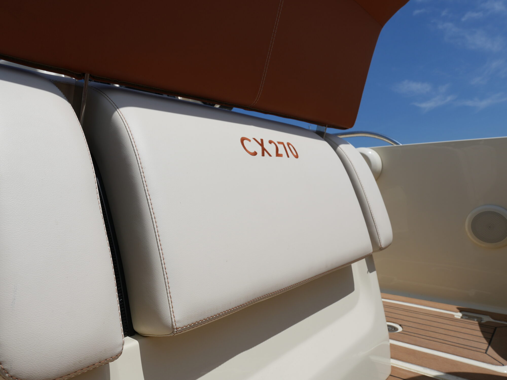 foto: 47 Invictus Invictus 270 CX