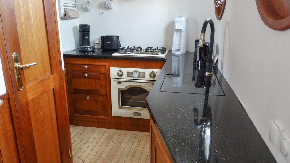 foto: 31 Luxe Motor 16.20 Deckhouse
