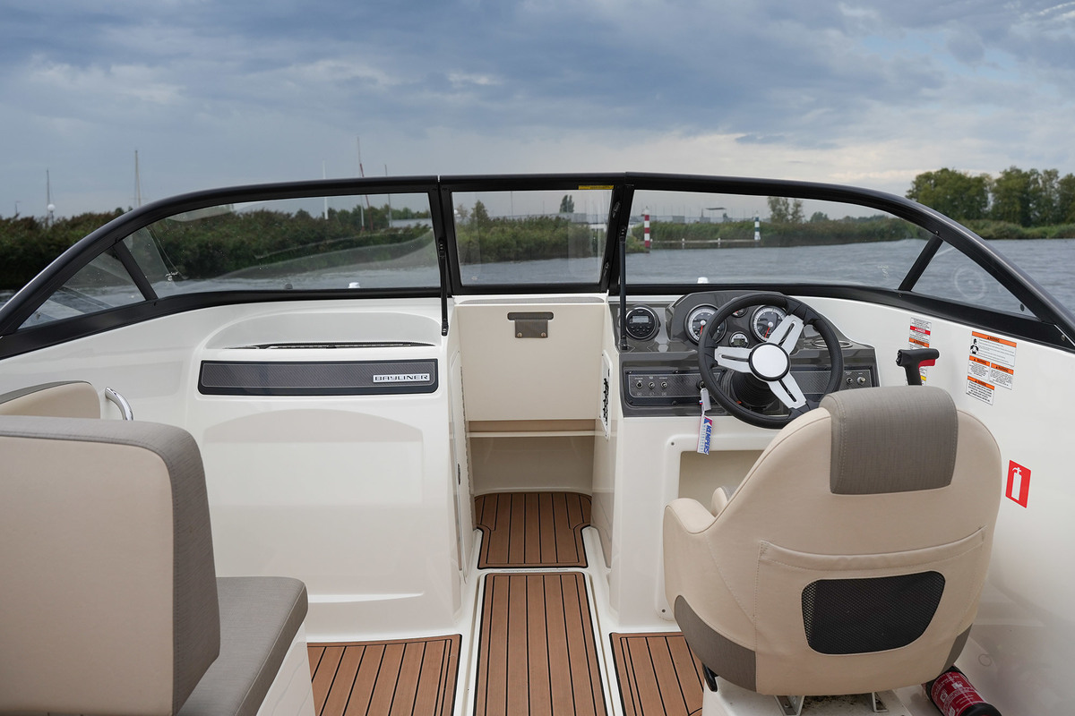 foto: 20 Bayliner VR4