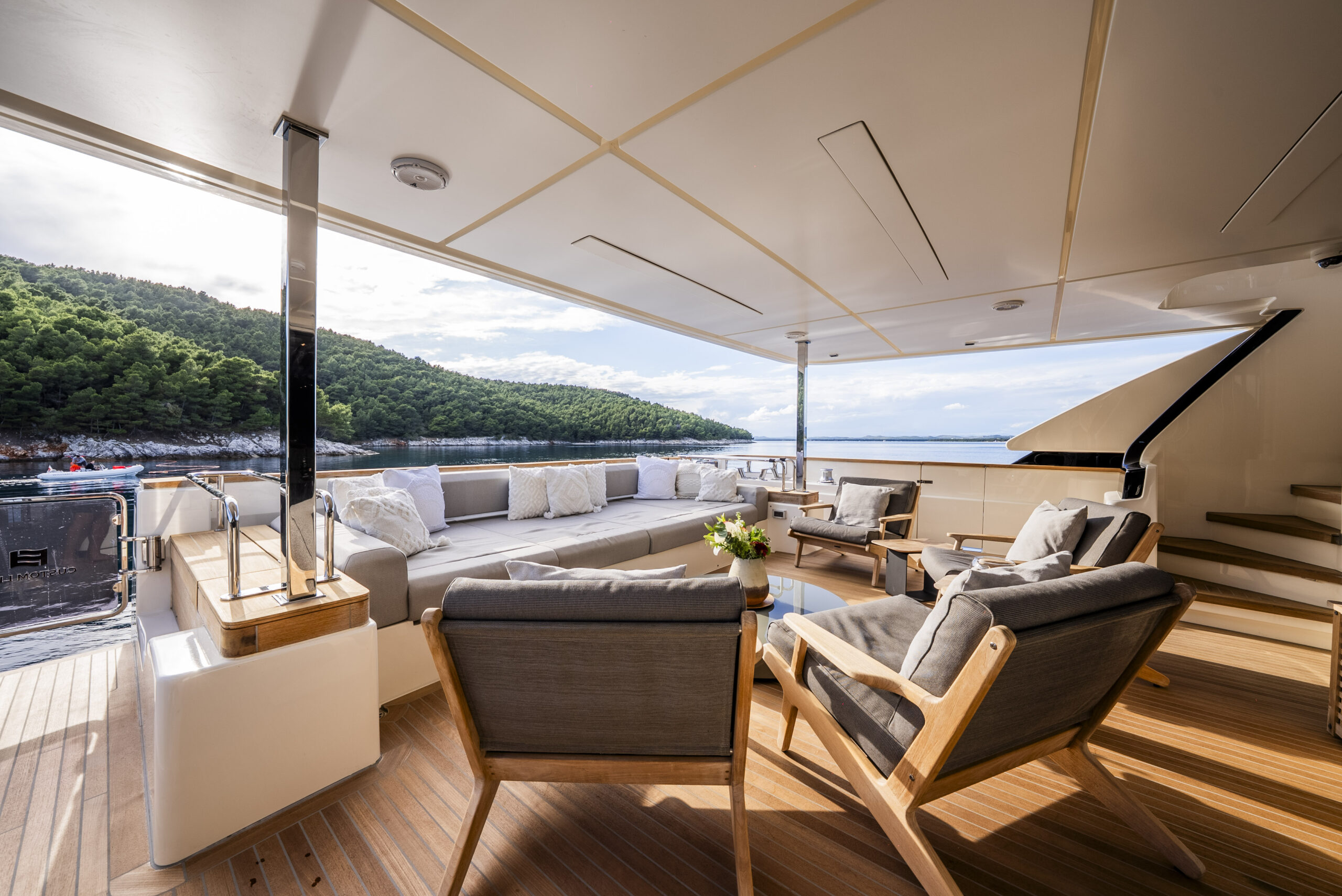 foto: 71 Custom Line Navetta 33