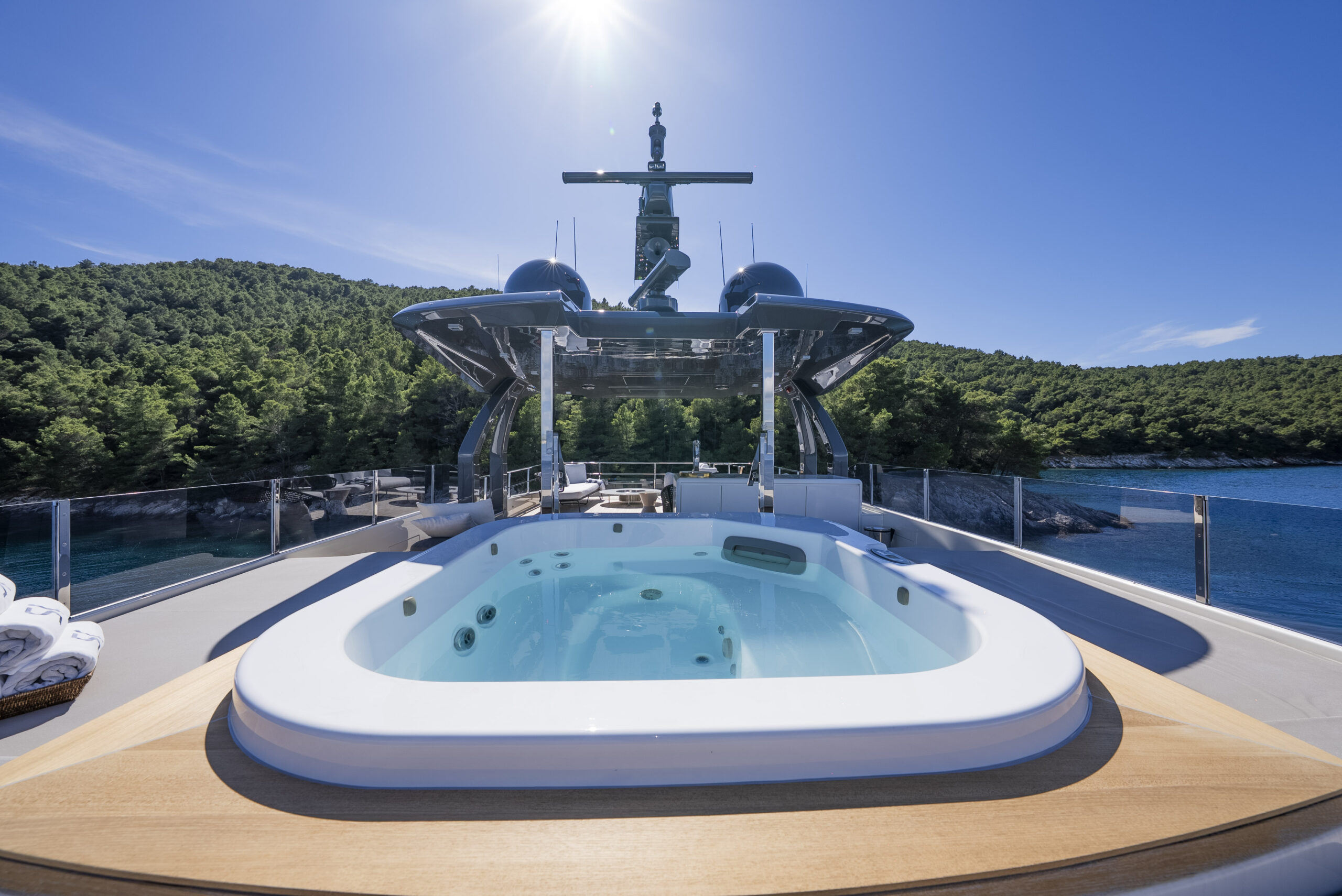 foto: 72 Custom Line Navetta 33