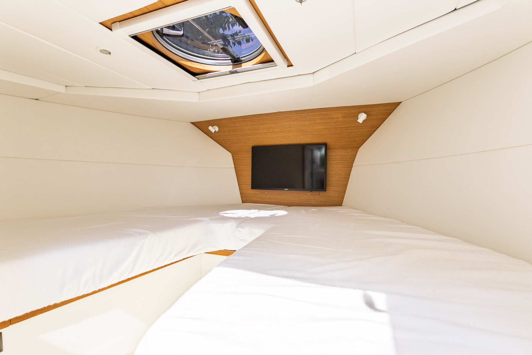 foto: 24 Crown yachts Crown Keyzer S33