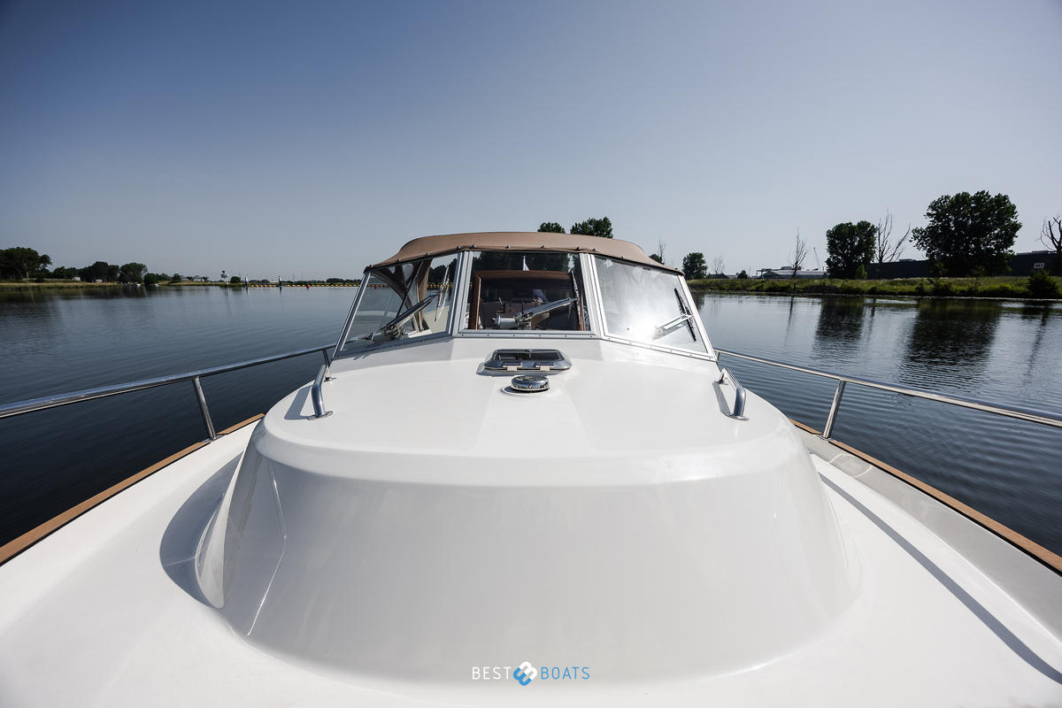 foto: 14 Interboat Intercruiser 27 Cabin