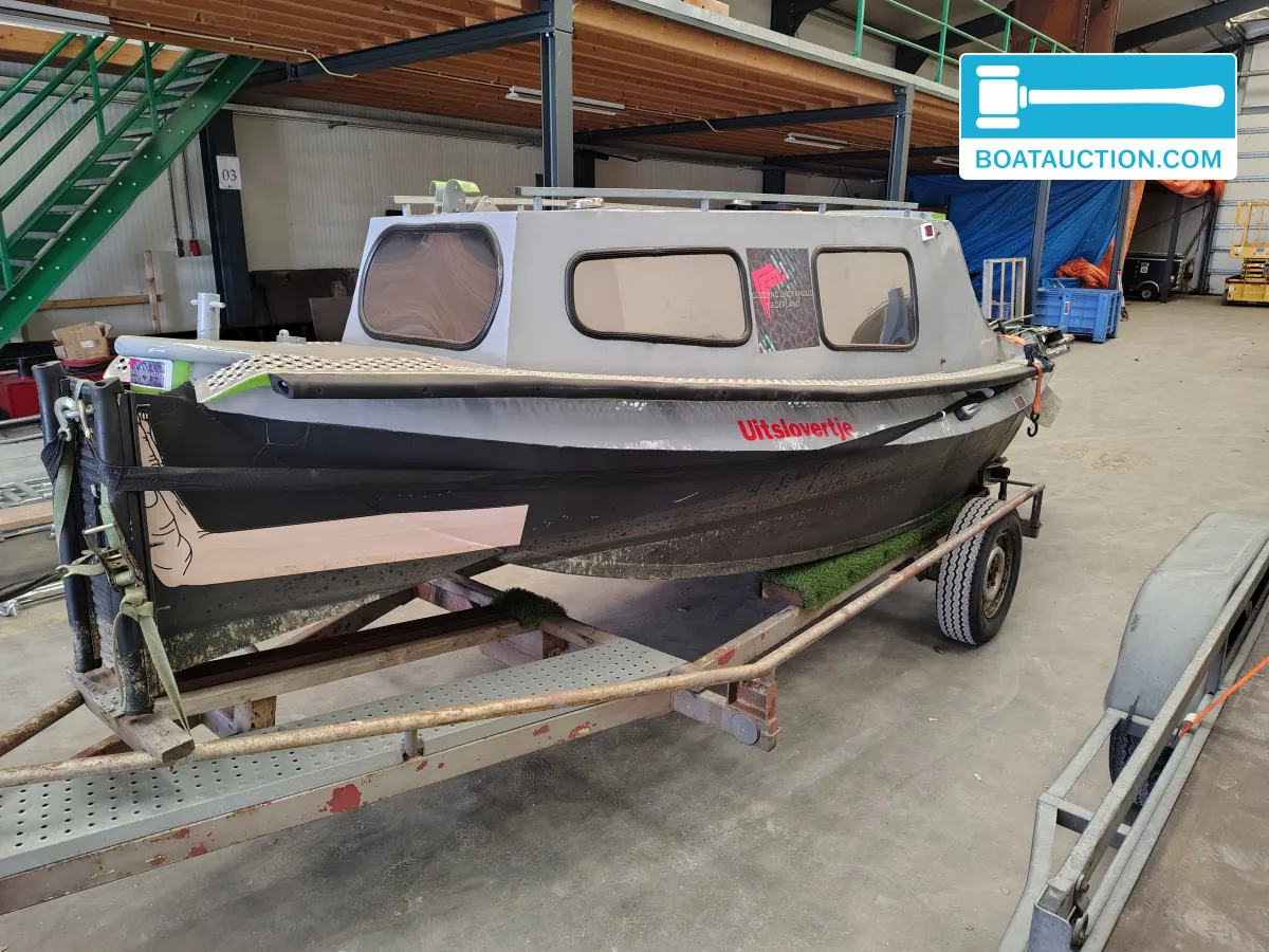 hoofdfoto: 1 Kajuitboot 477