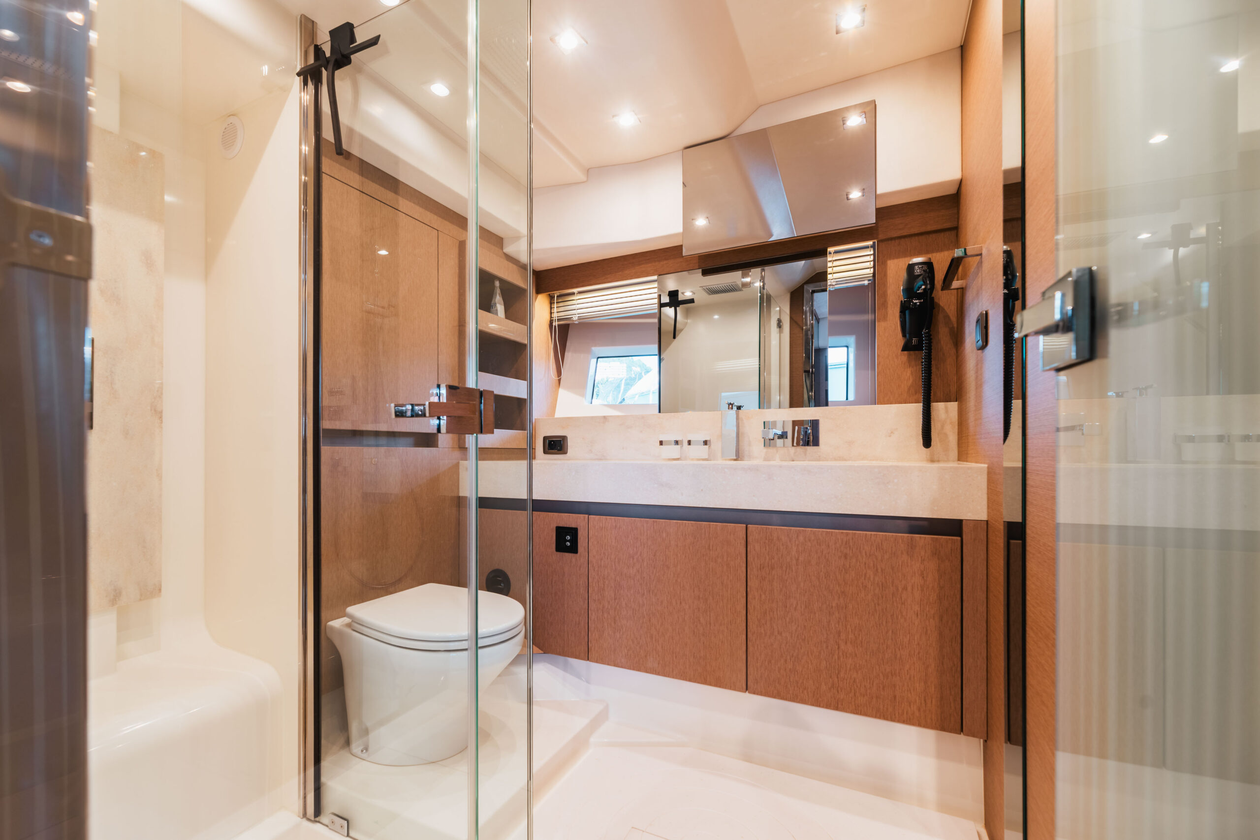 foto: 91 Prestige 690 flybridge