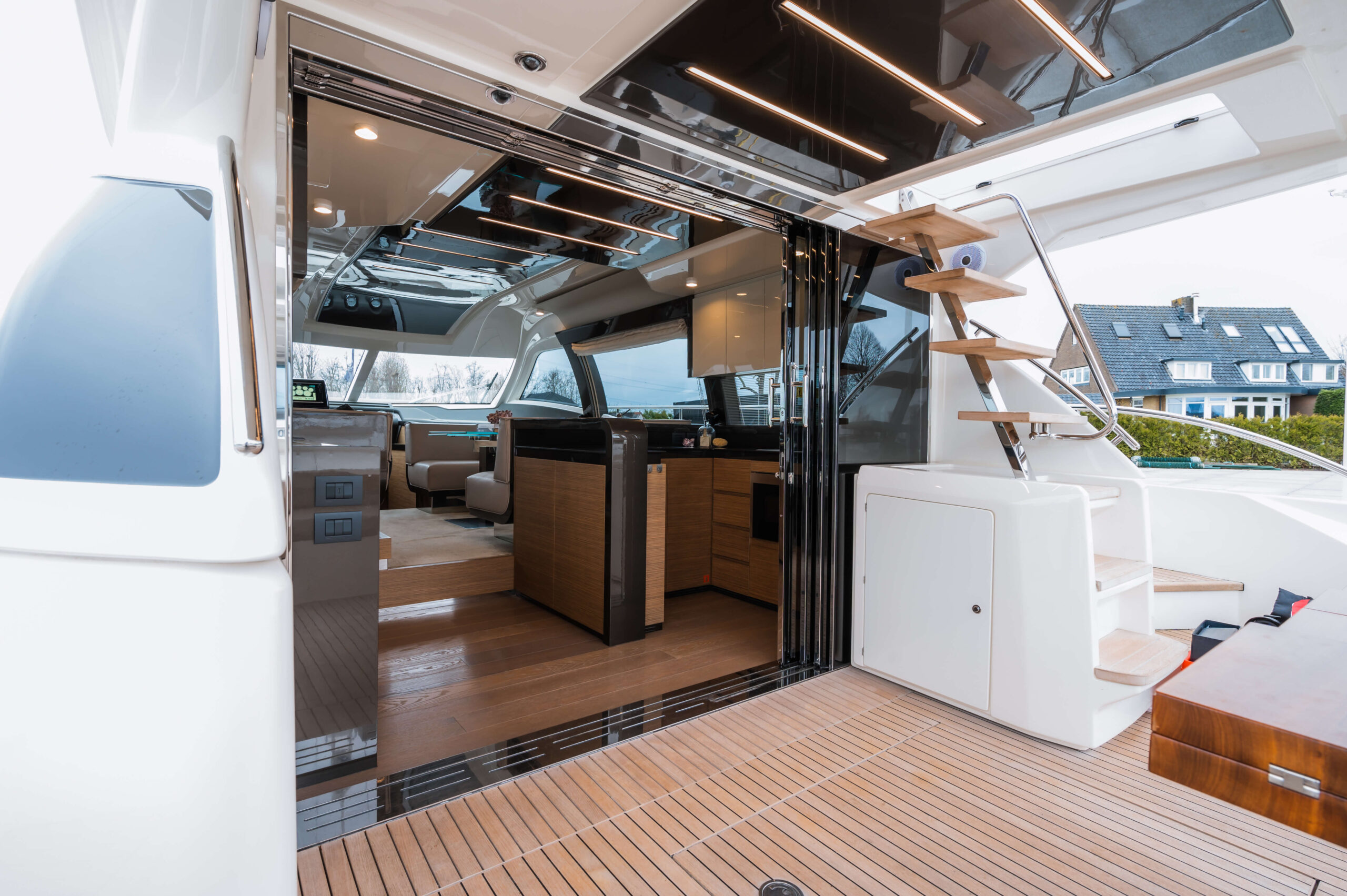 foto: 51 Ferretti Yachts 550
