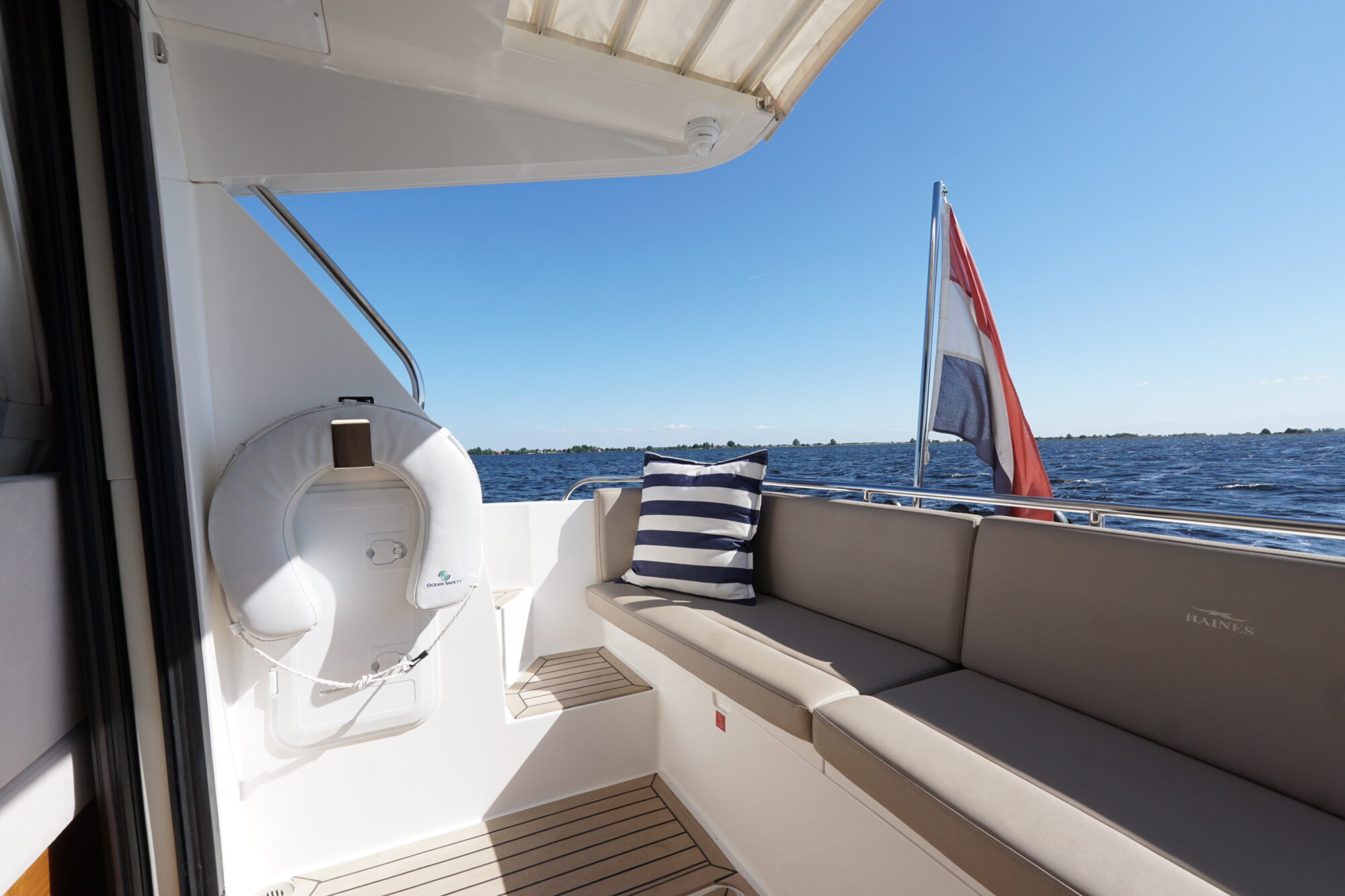 foto: 31 Haines Haines 32 Offshore