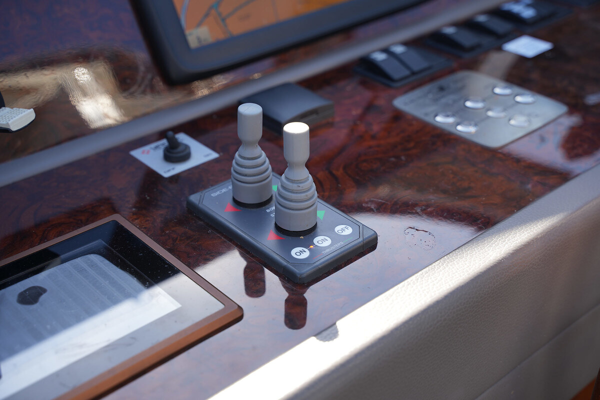 foto: 51 Linssen Grand Sturdy 410 AC Variotop met stabilisator