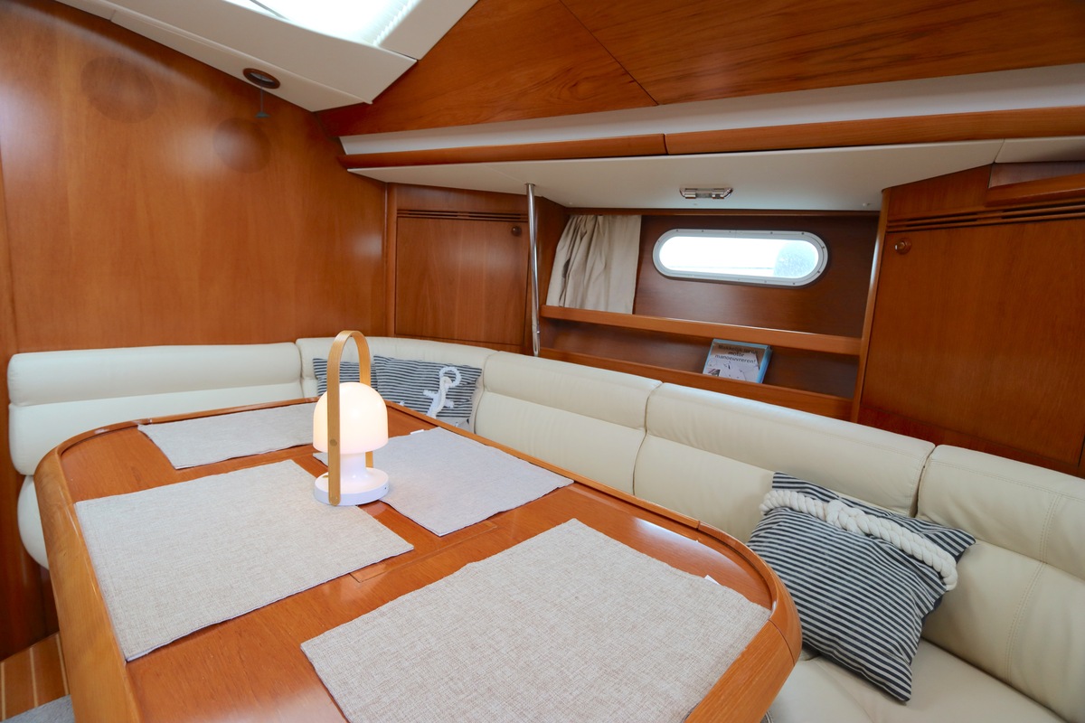 foto: 20 Jeanneau  Sun Odyssey 49 DS