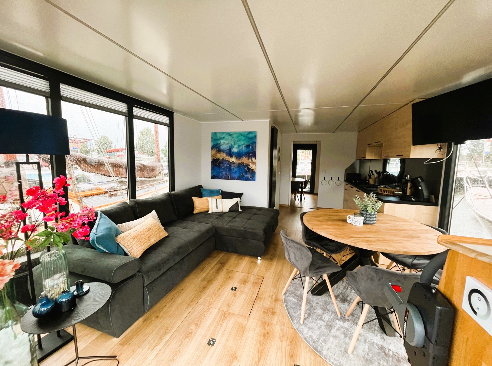 foto: 36 Campi 400 Houseboat
