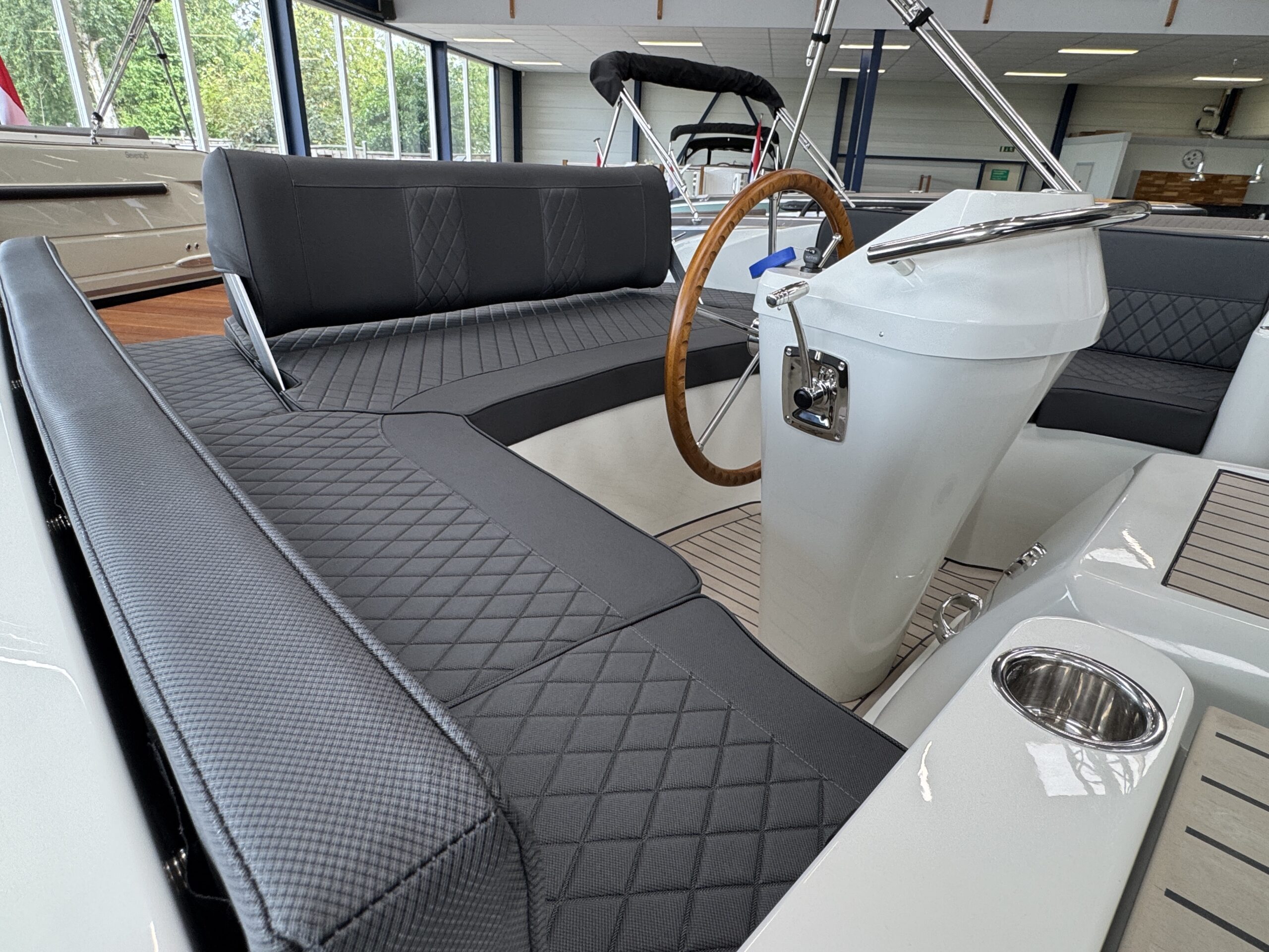foto: 9 Antaris Sixty7 (op voorraad)