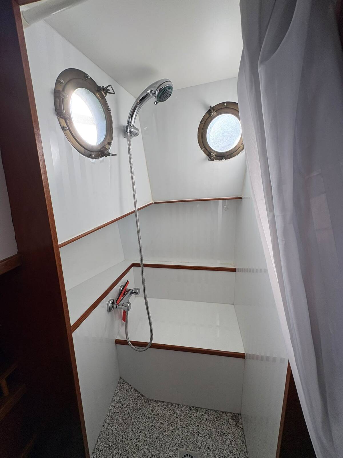 foto: 16 Linssen  st. Josef 1050