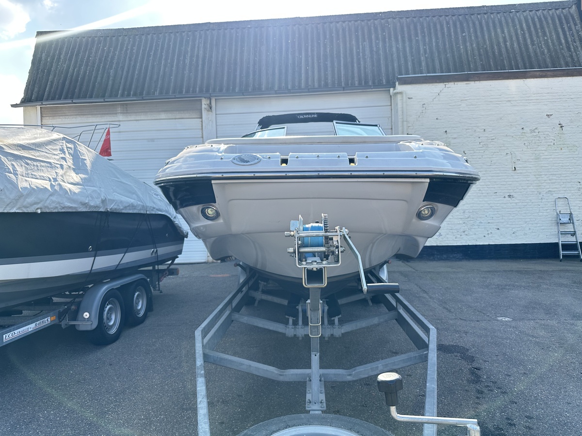 foto: 16 Crownline E6