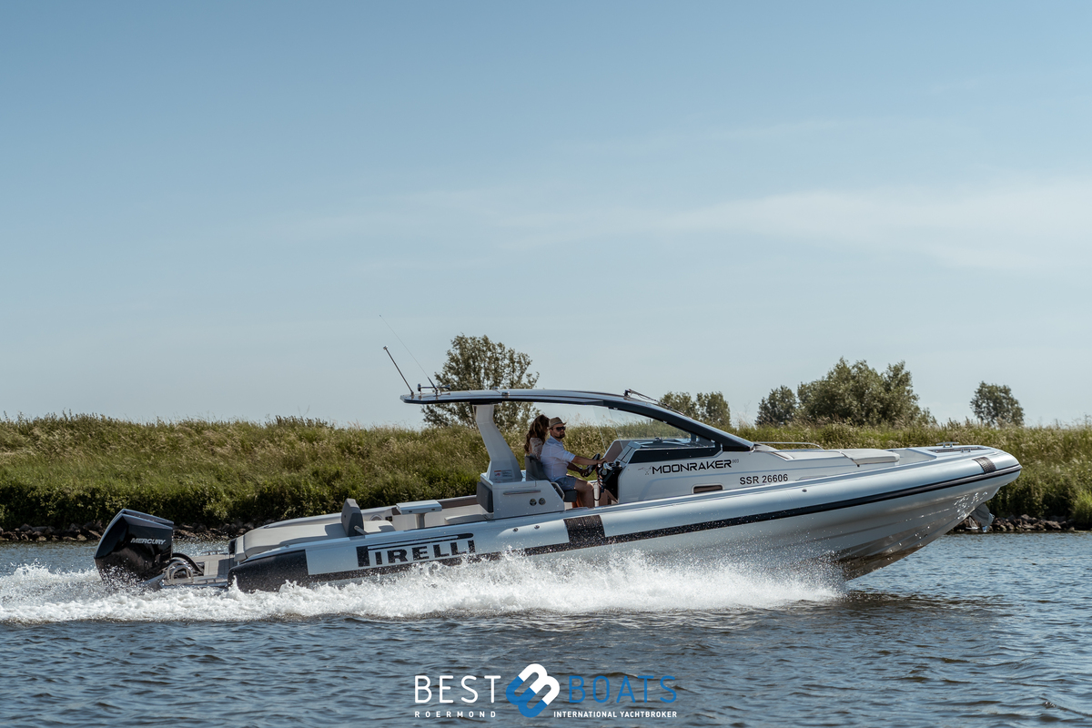 foto: 15 Pirelli 35 Outboard