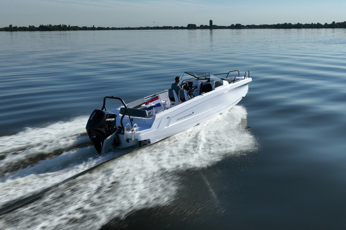 foto: 51 Axopar 25 Cross Bow & Cross Top