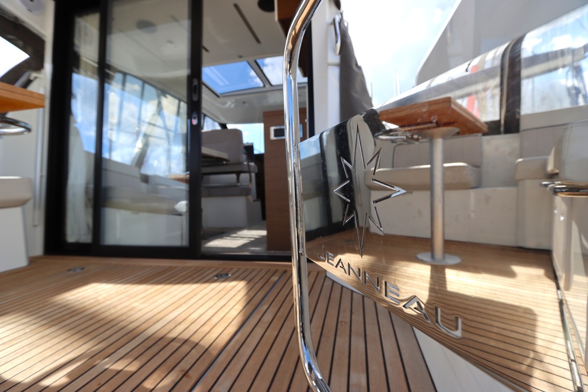 foto: 27 Jeanneau NC 33