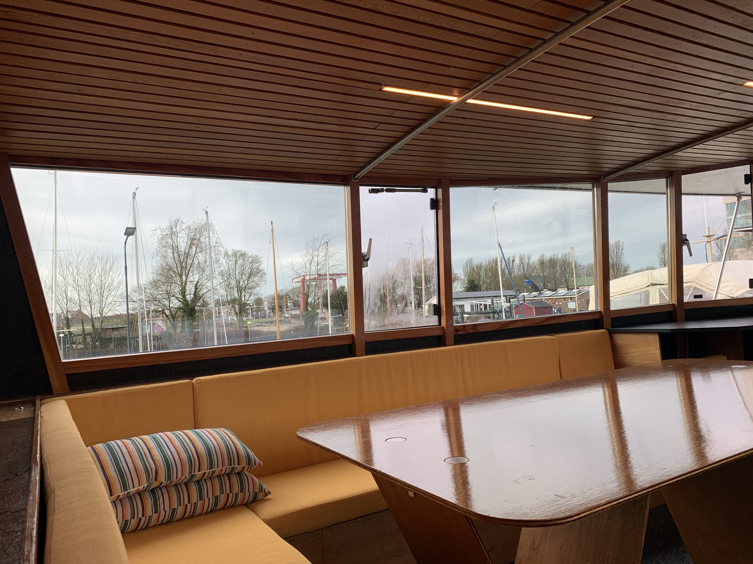 foto: 12 Motor Catamaran 11.60