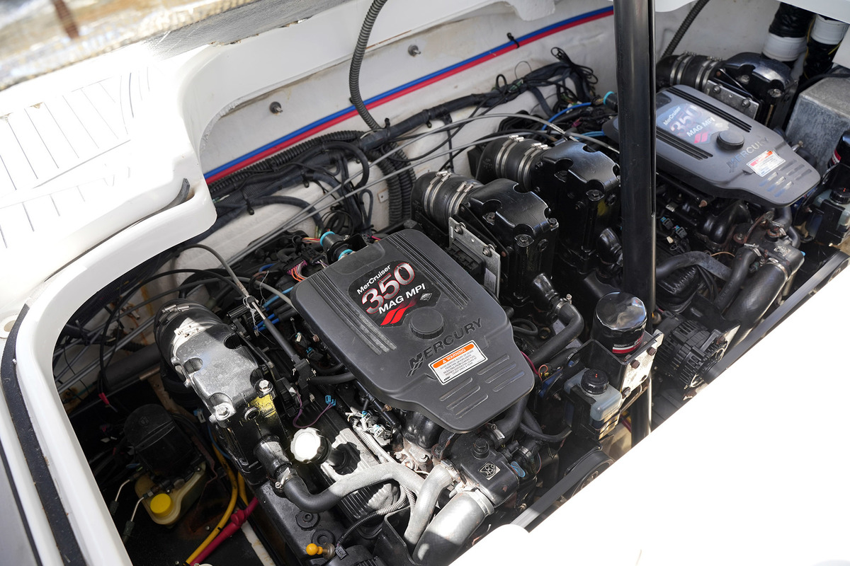 foto: 31 Crownline 315 SCR