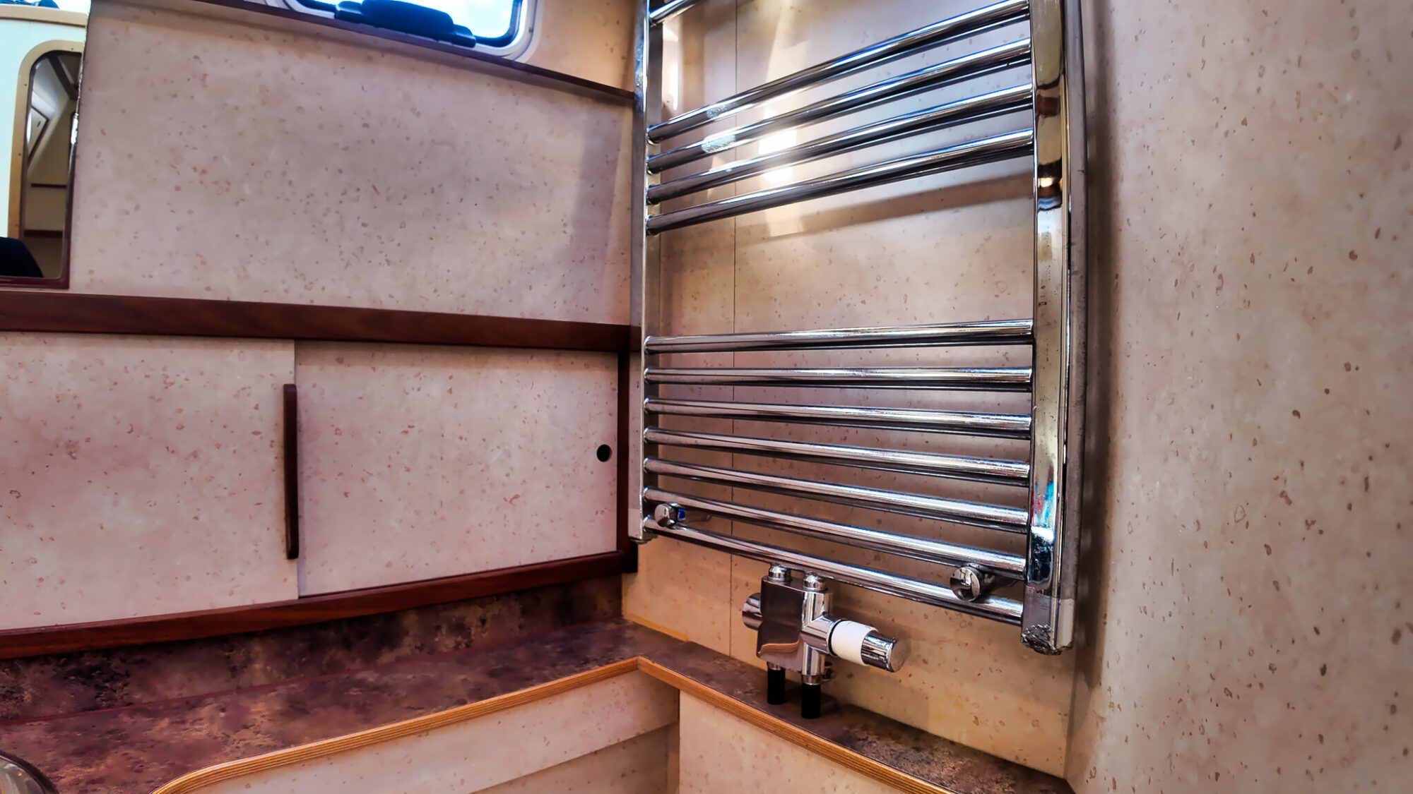 foto: 26 Bruce Roberts Bruce Roberts Euro 12.00 Flybridge