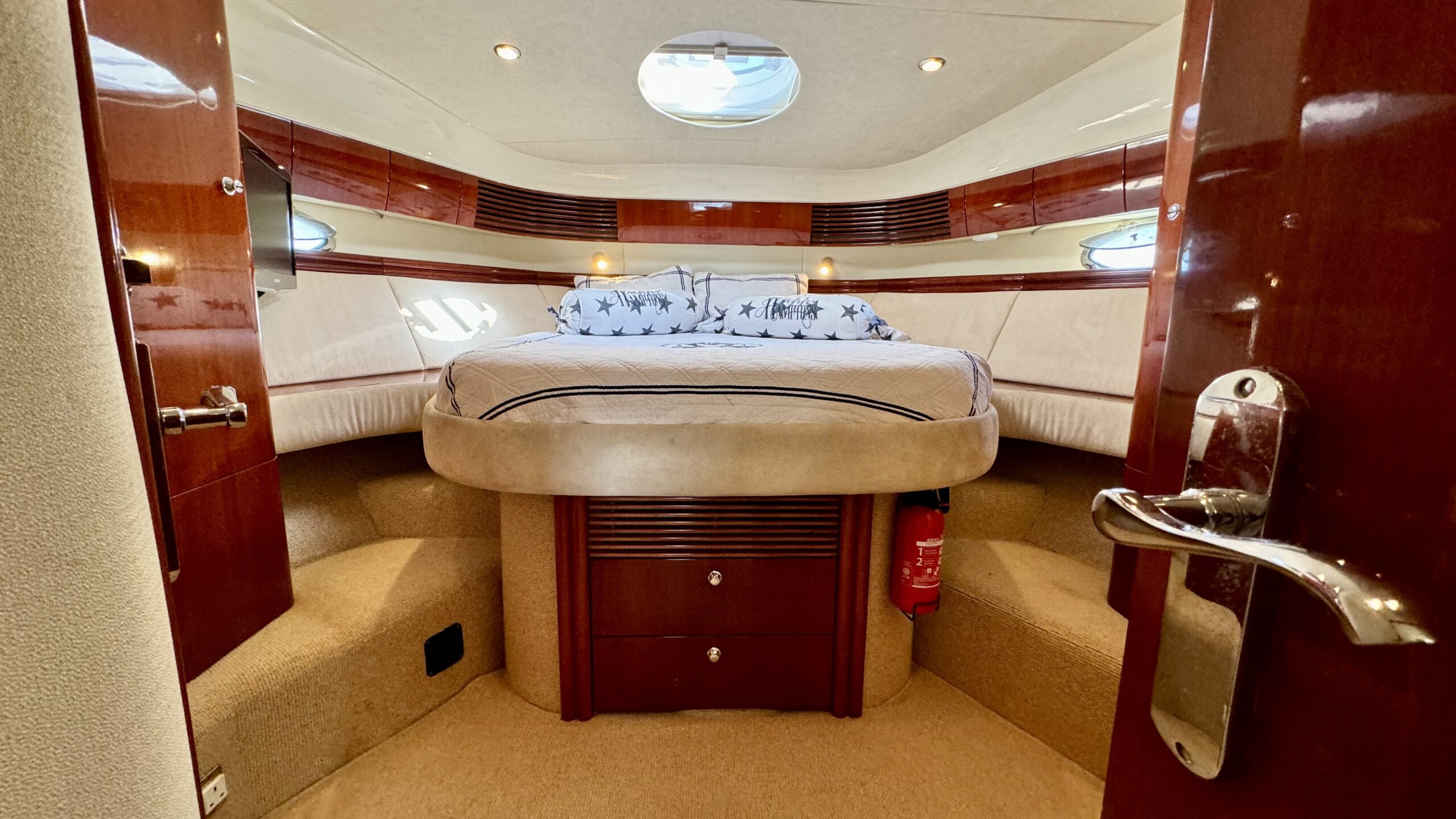 foto: 24 Fairline Phantom 50