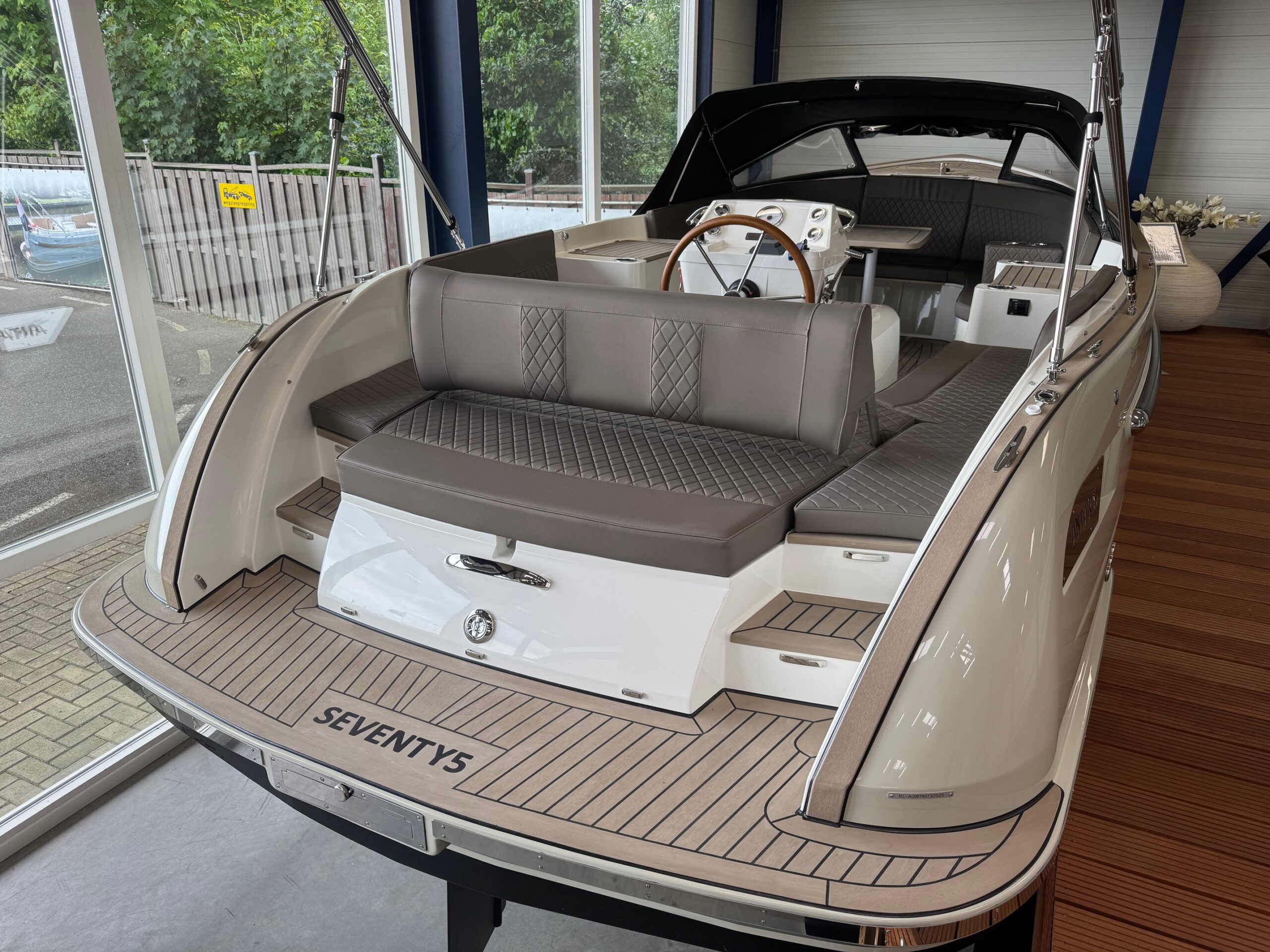 foto: 6 Antaris Seventy5 (op voorraad)