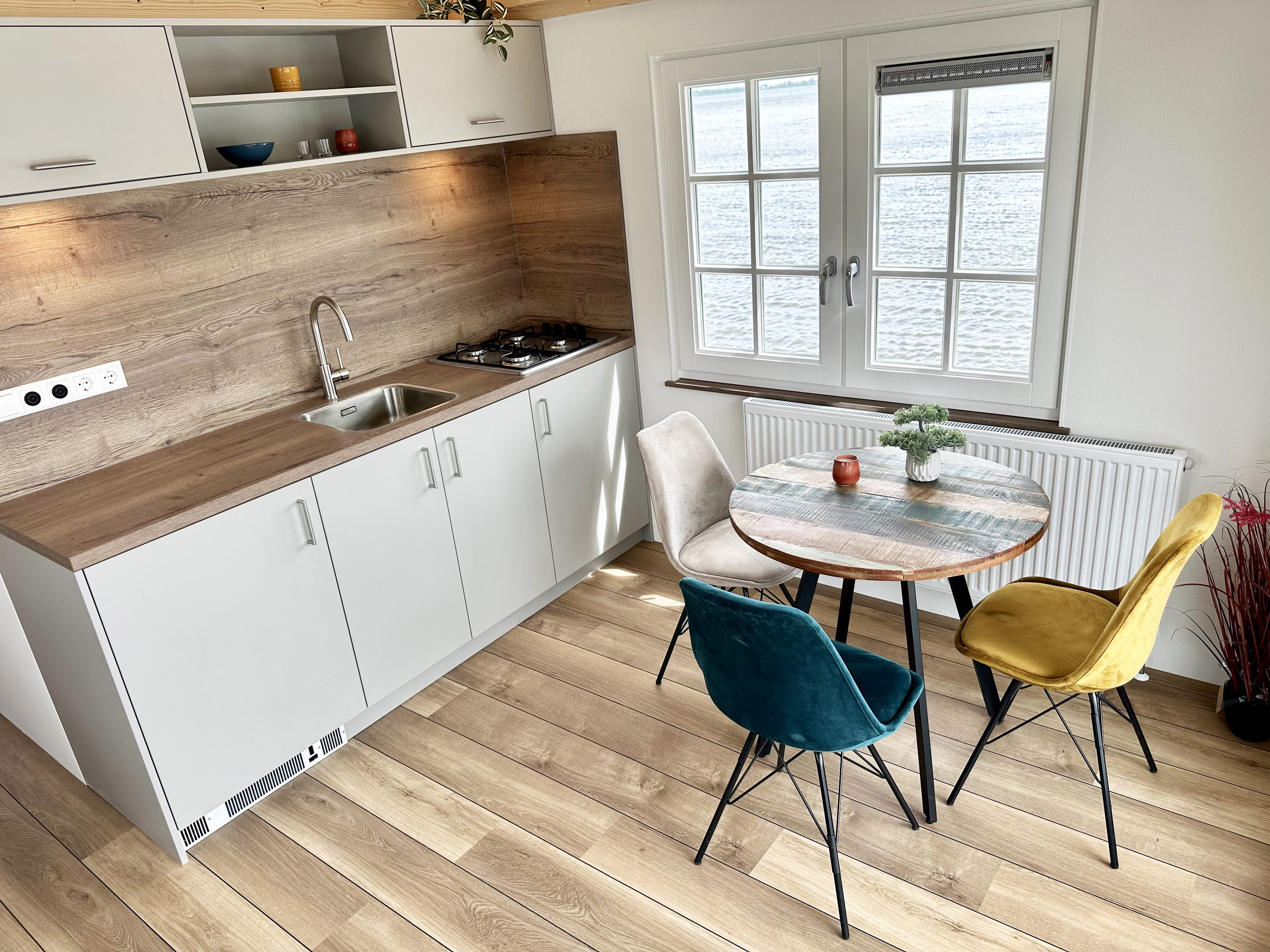 foto: 52 HOMESHIP VaarChalet In Amsterdam 1250D Luxe Houseboat