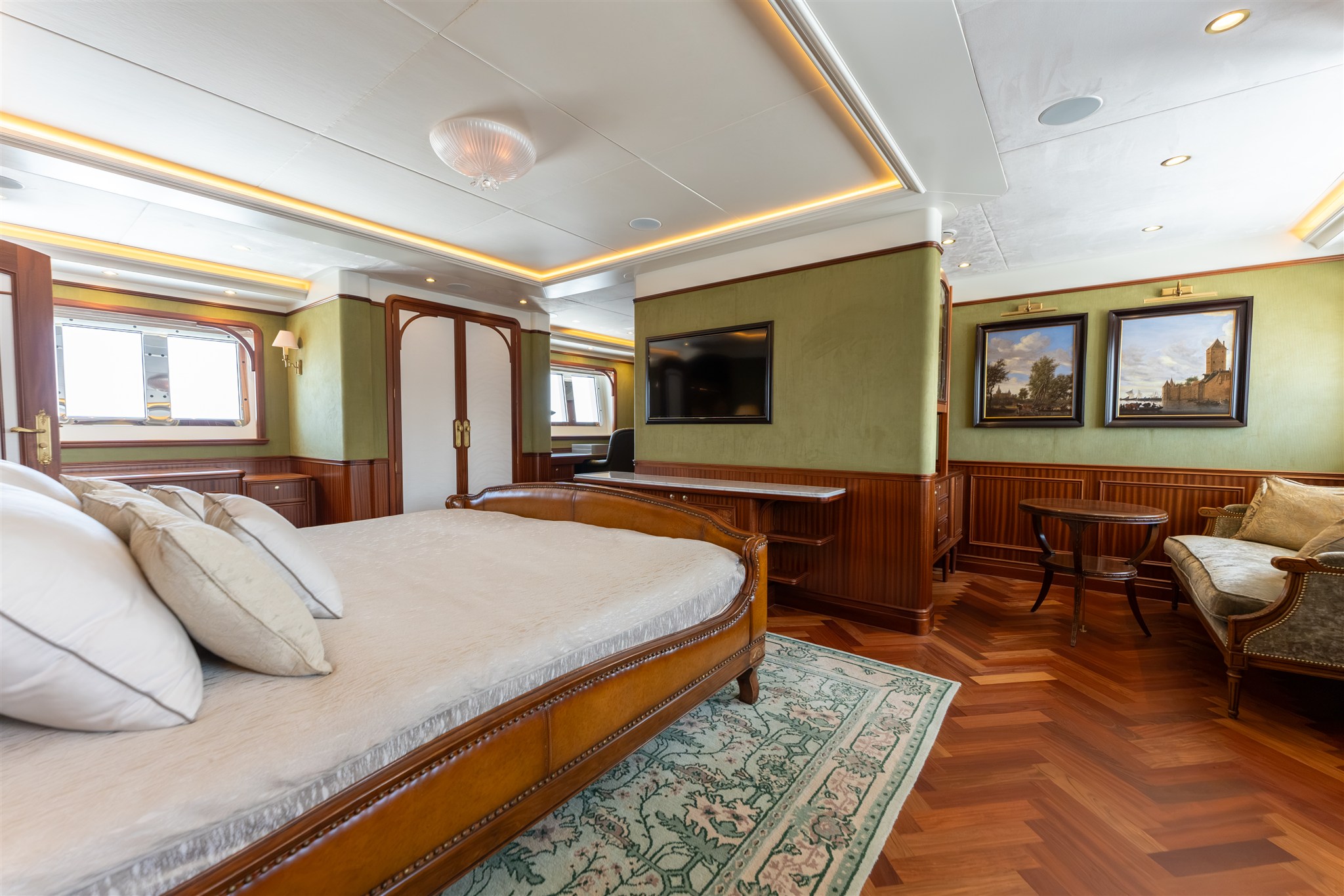 foto: 67 Van Der Valk Shipyard Custom Explorer