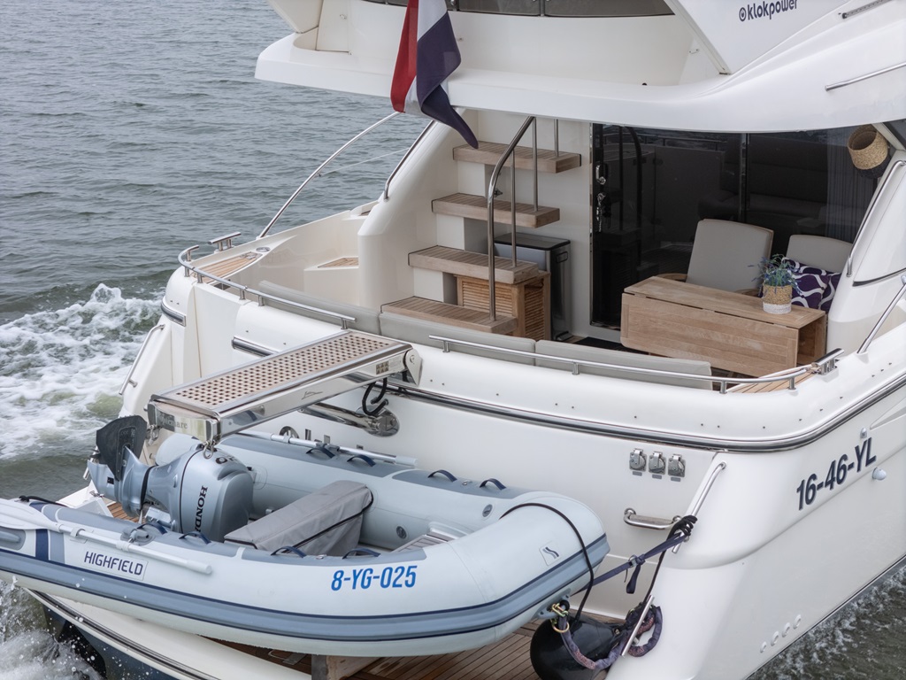 foto: 27 Fairline Phantom 50