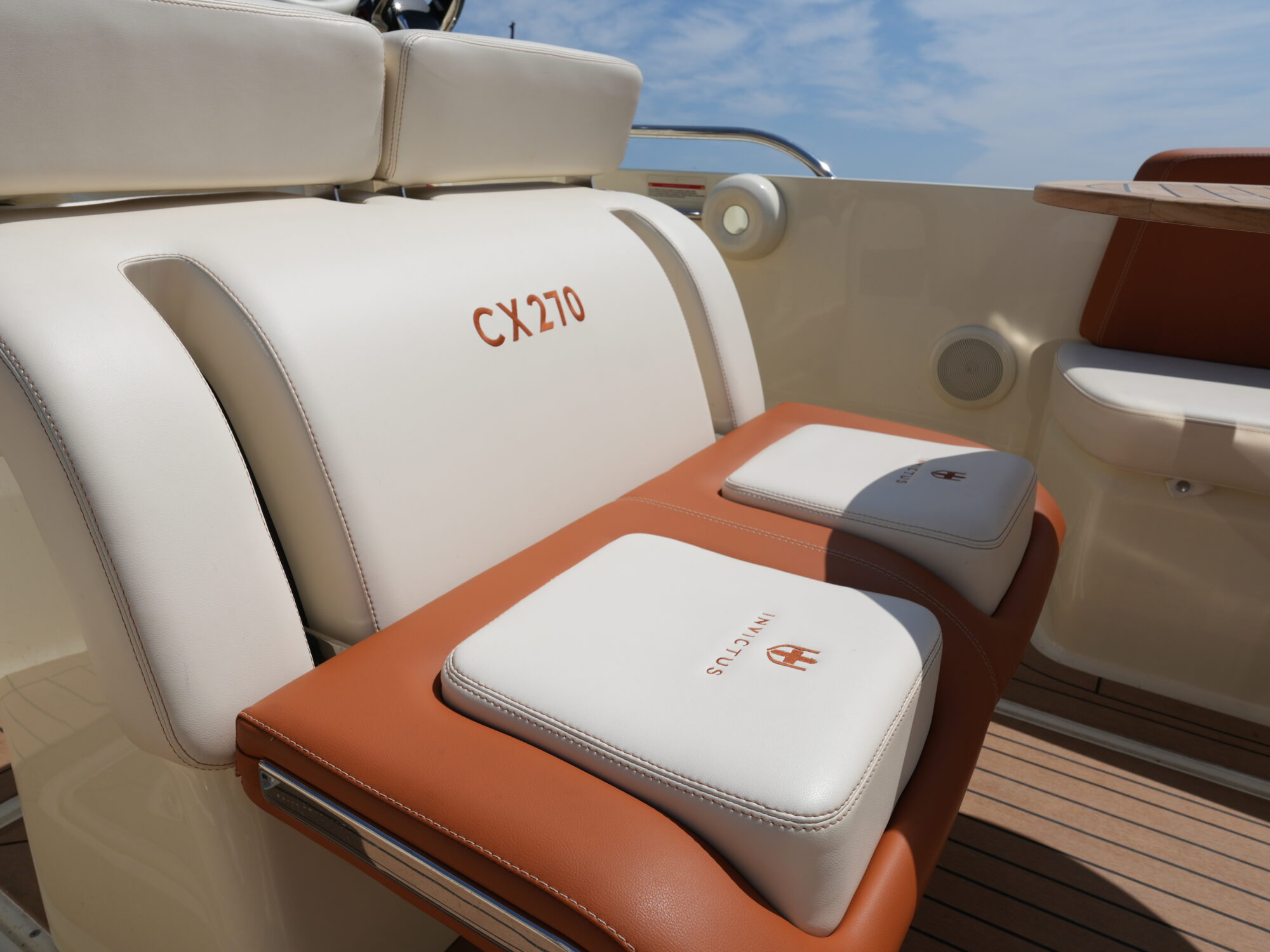 foto: 25 Invictus Invictus 270 CX