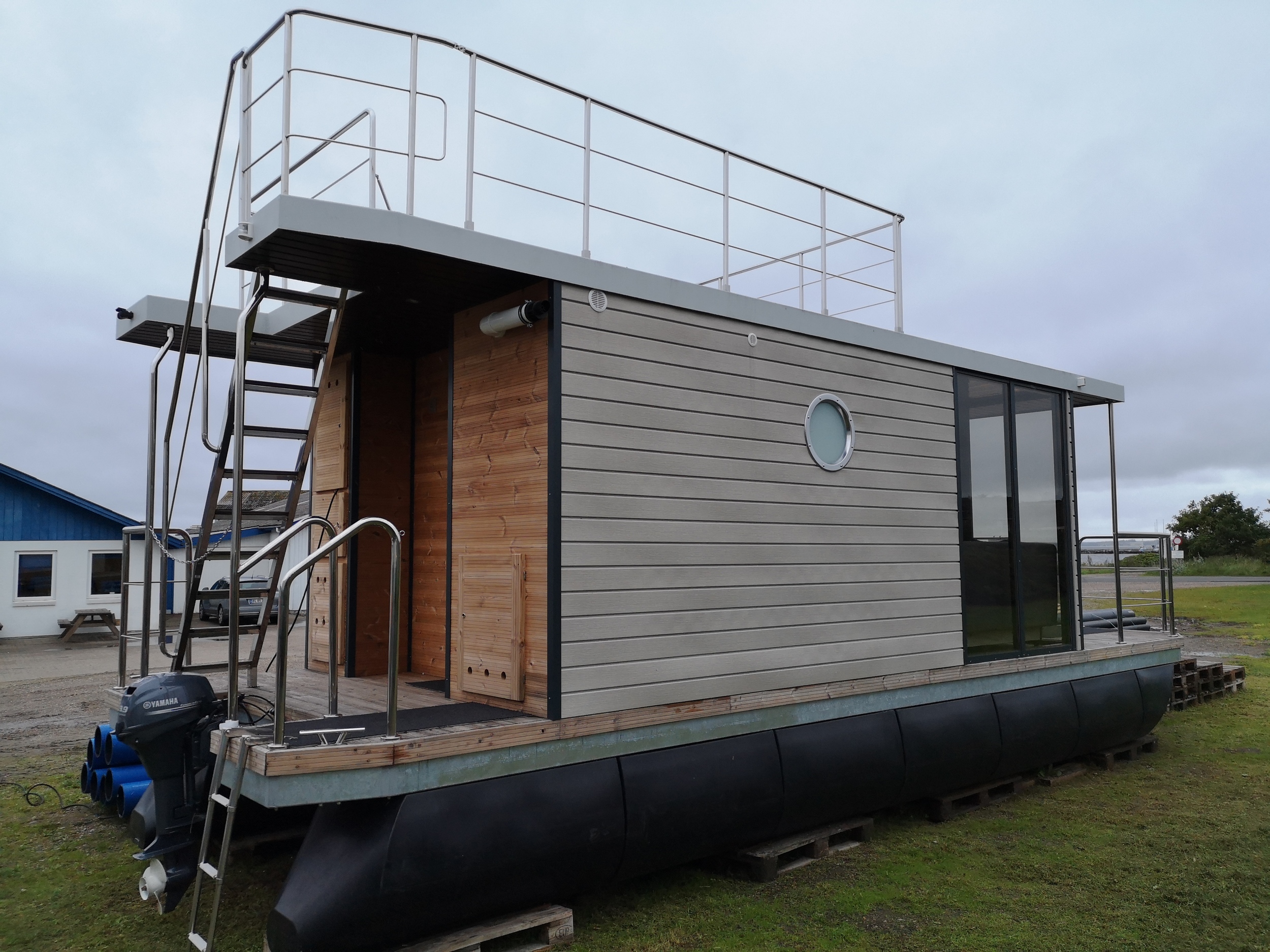 foto: 44 Campi 300 Houseboat