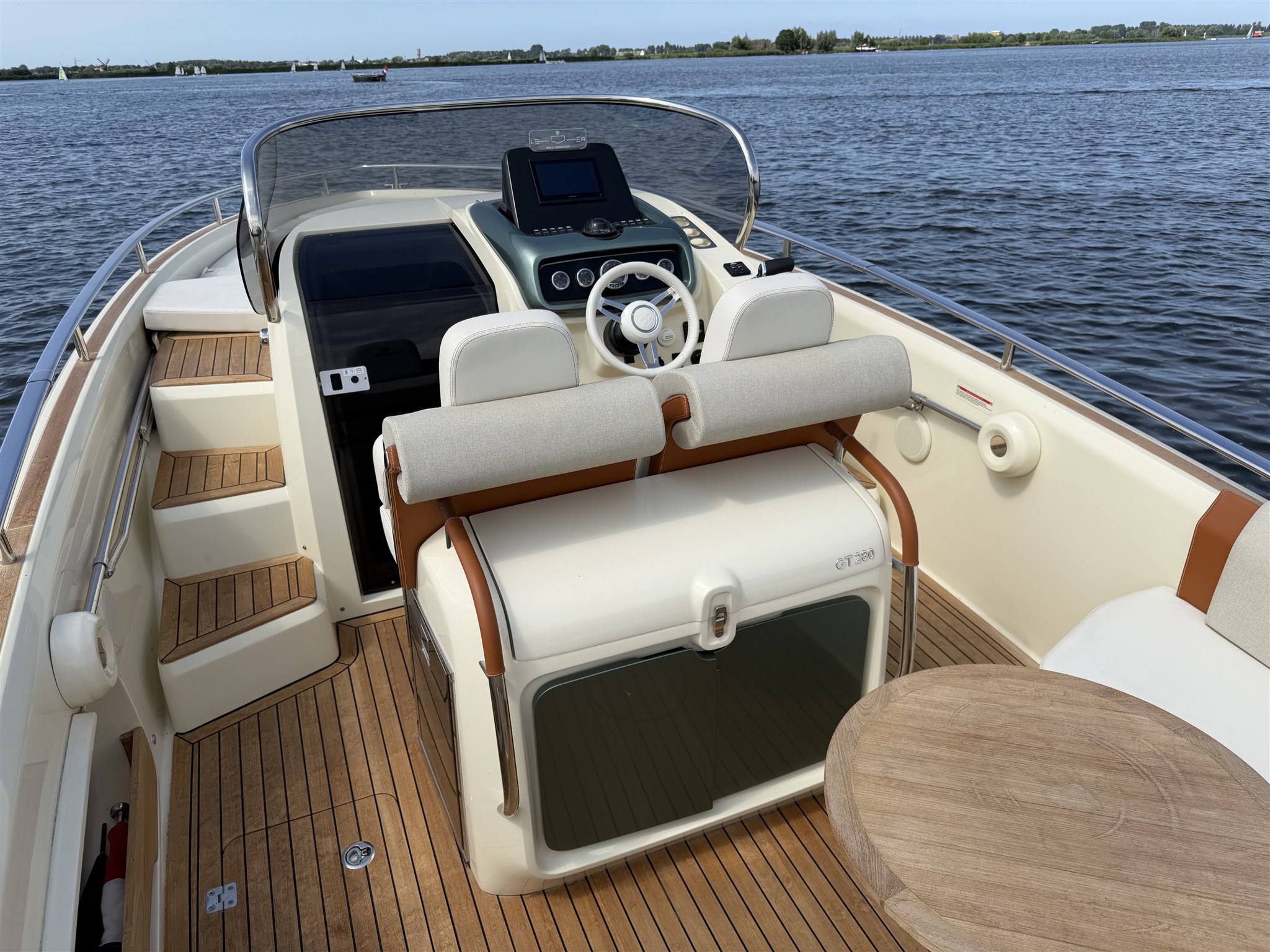 foto: 23 Invictus GT 280