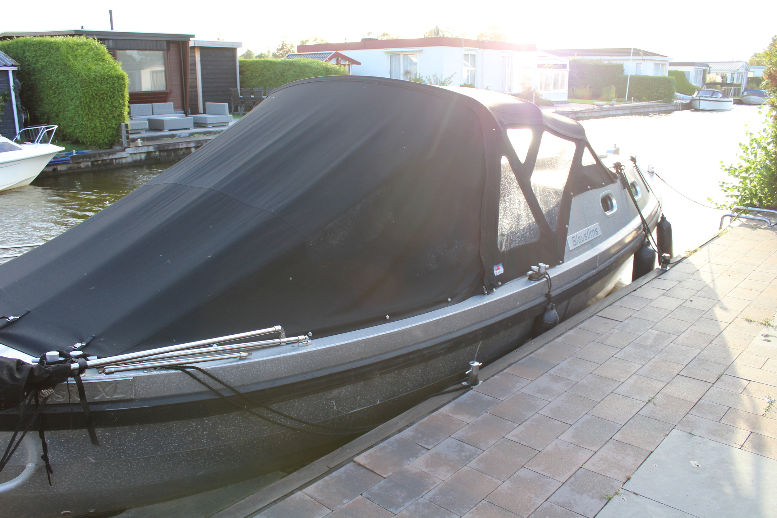 foto: 31 Black Fish Cabin 850 XL
