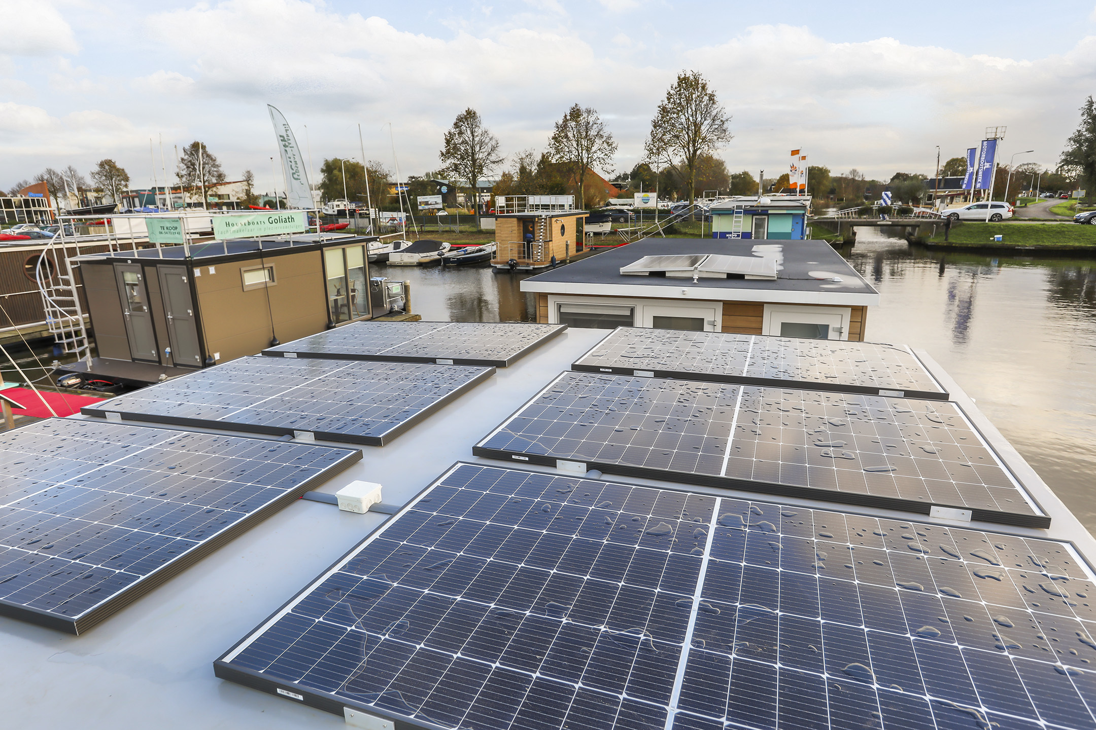 foto: 37 Campi 400 Houseboat