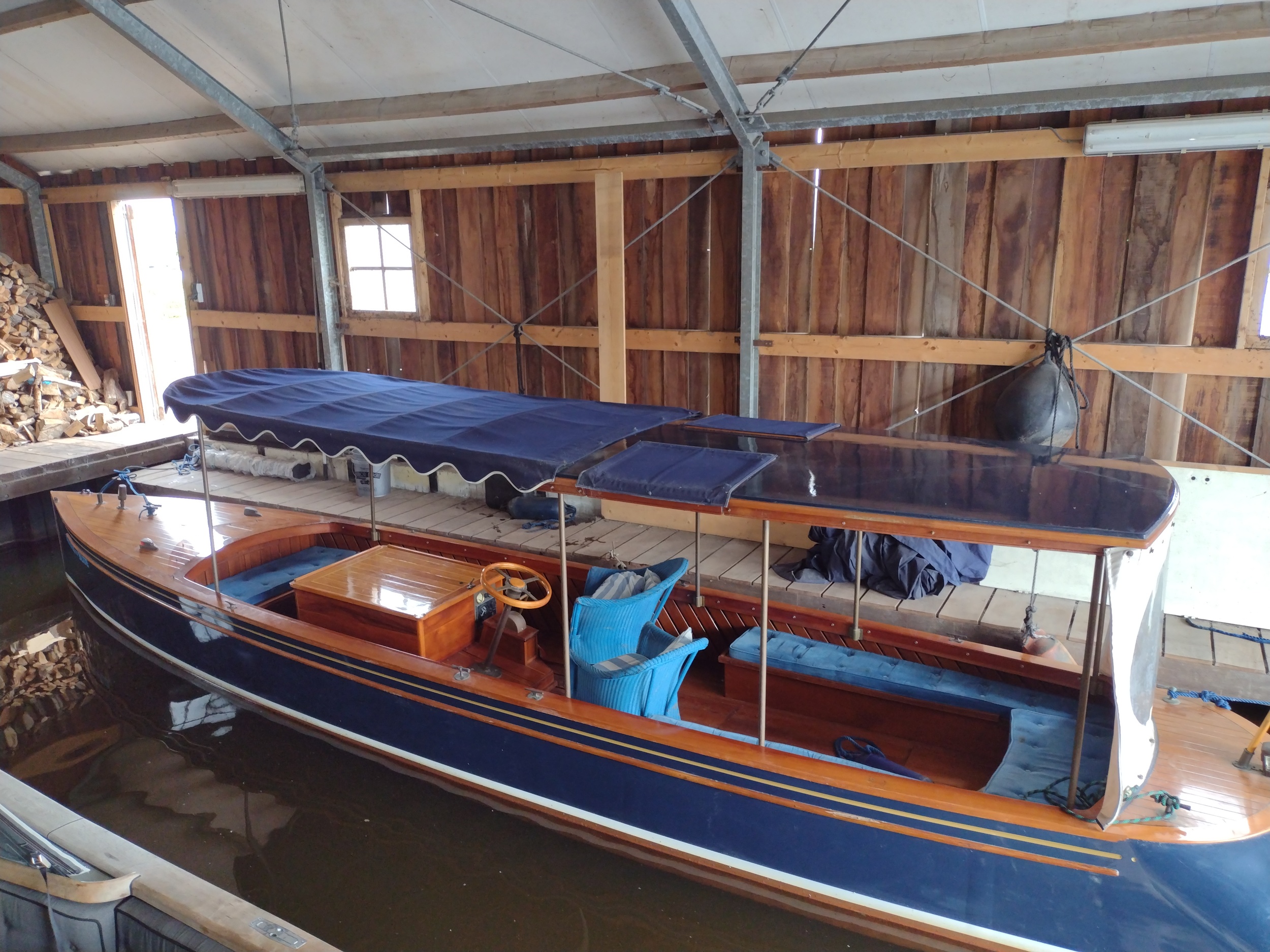 foto: 20 Custom Notarisboot Thames Beavertail 9.65