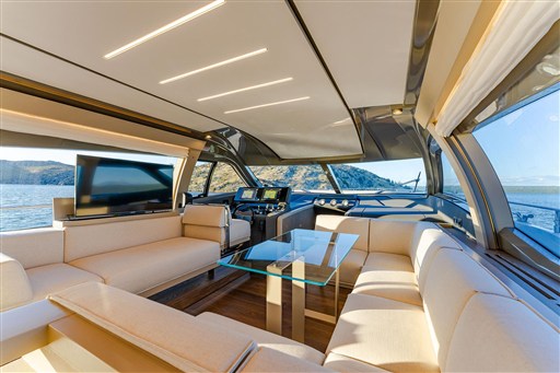 foto: 17 Ferretti Yachts 550