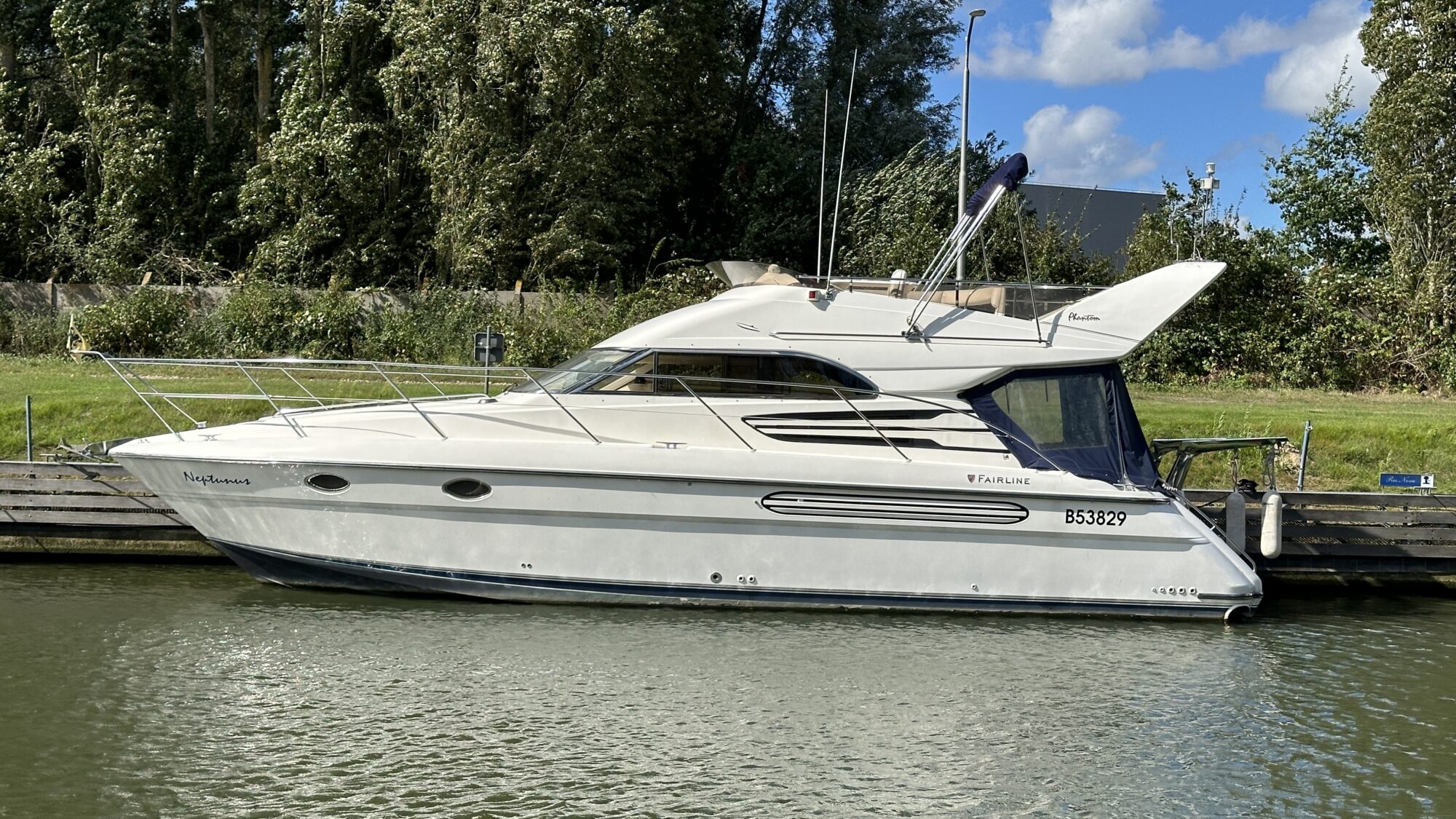 foto: 74 Fairline Fairline Phantom 40 Flybridge