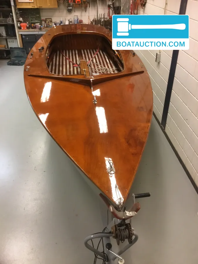 foto: 27 Spanker 712